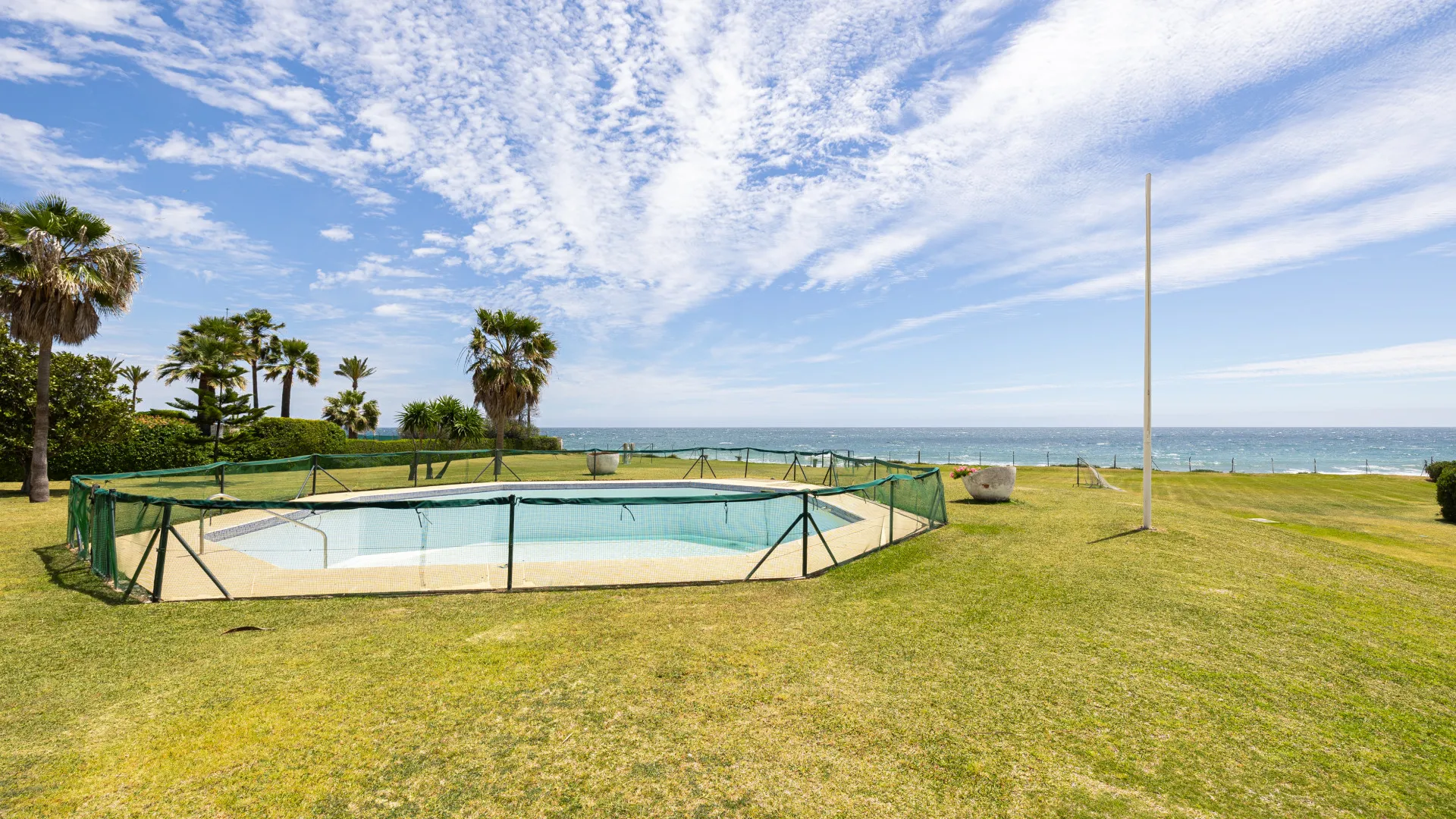 Villa en venta de 4 dormitorios en Guadalmina Baja