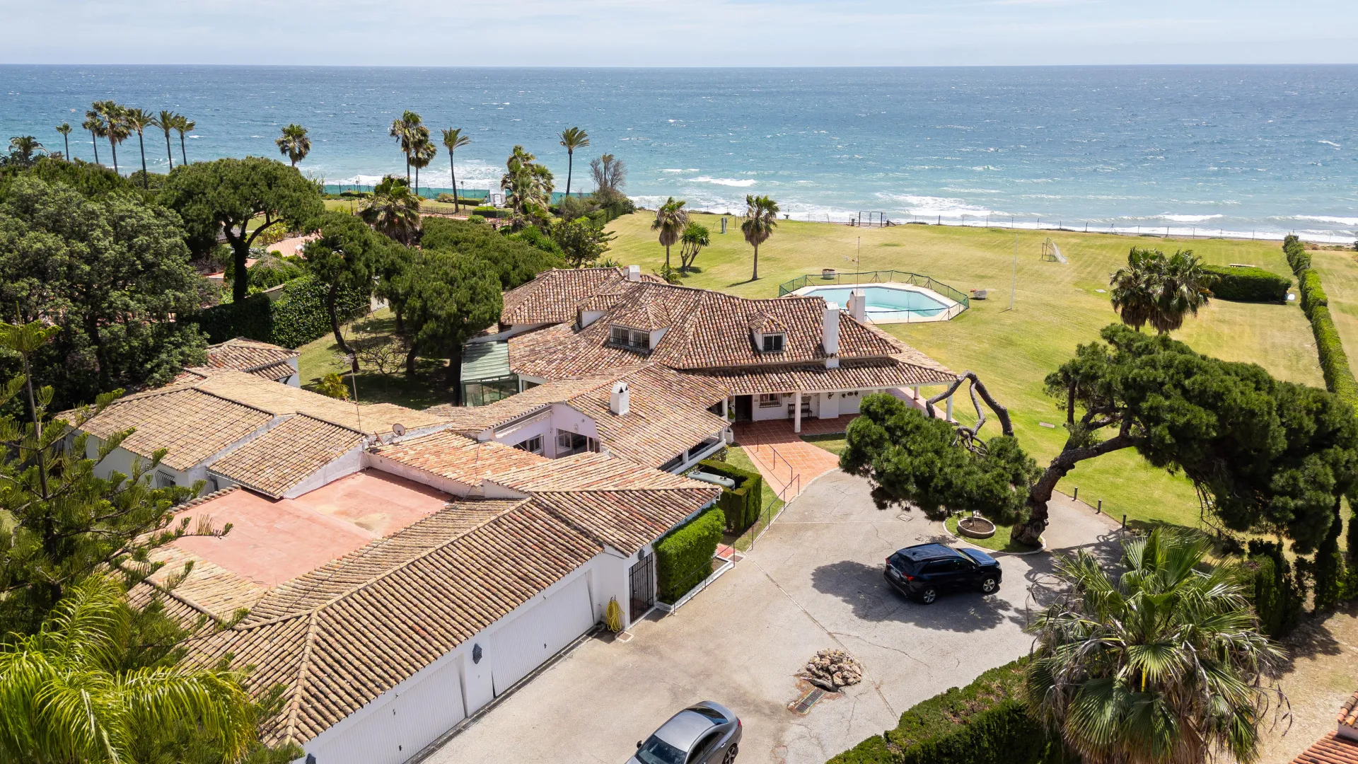 Villa en venta de 4 dormitorios en Guadalmina Baja