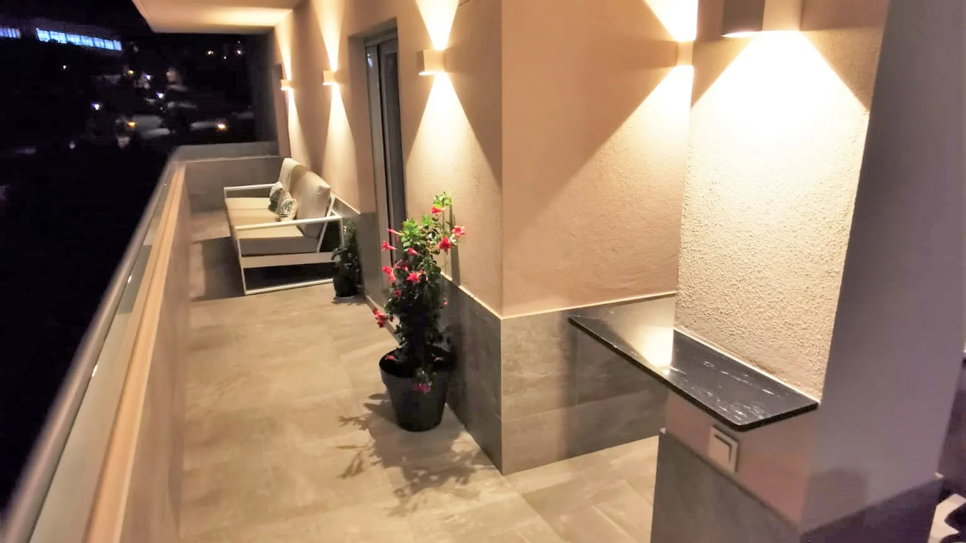 Apartamento en venta de 3 dormitorios en Estepona Puerto