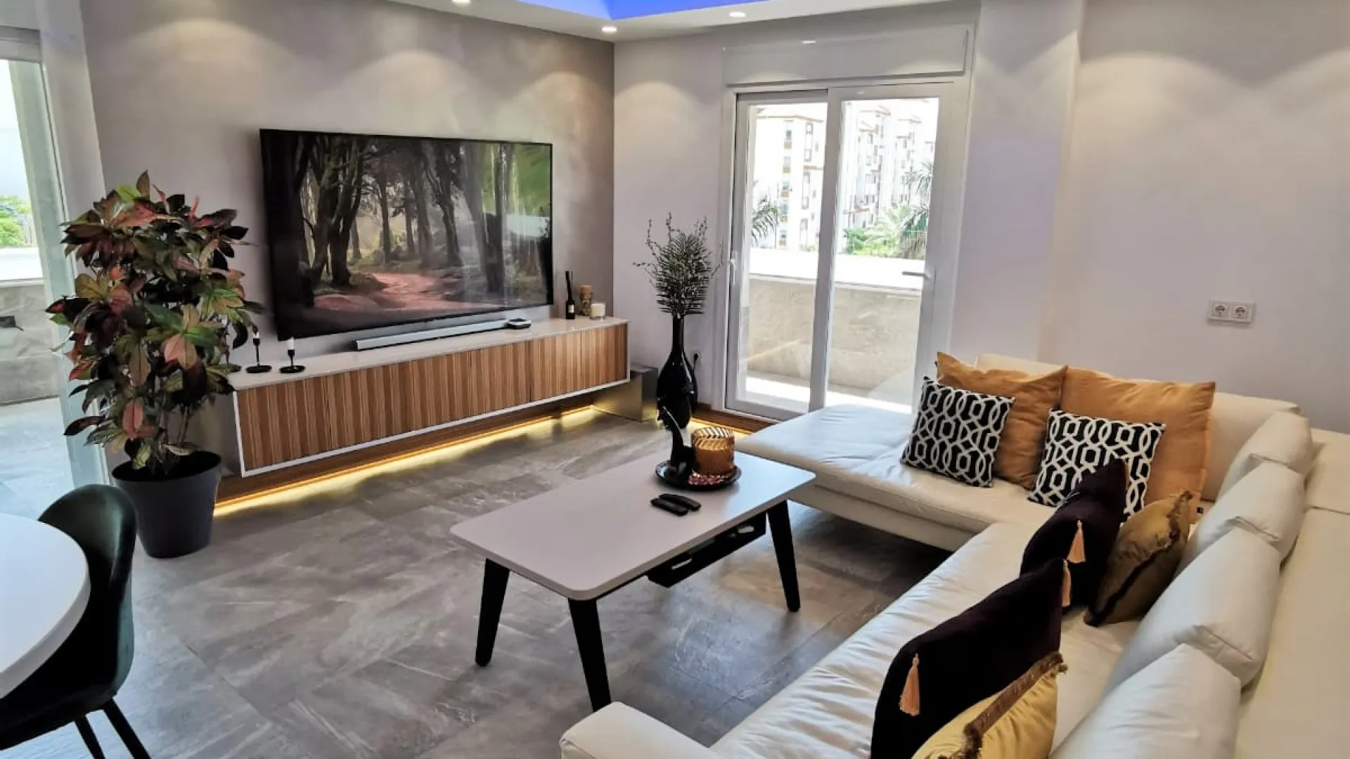 Apartamento en venta de 3 dormitorios en Estepona Puerto