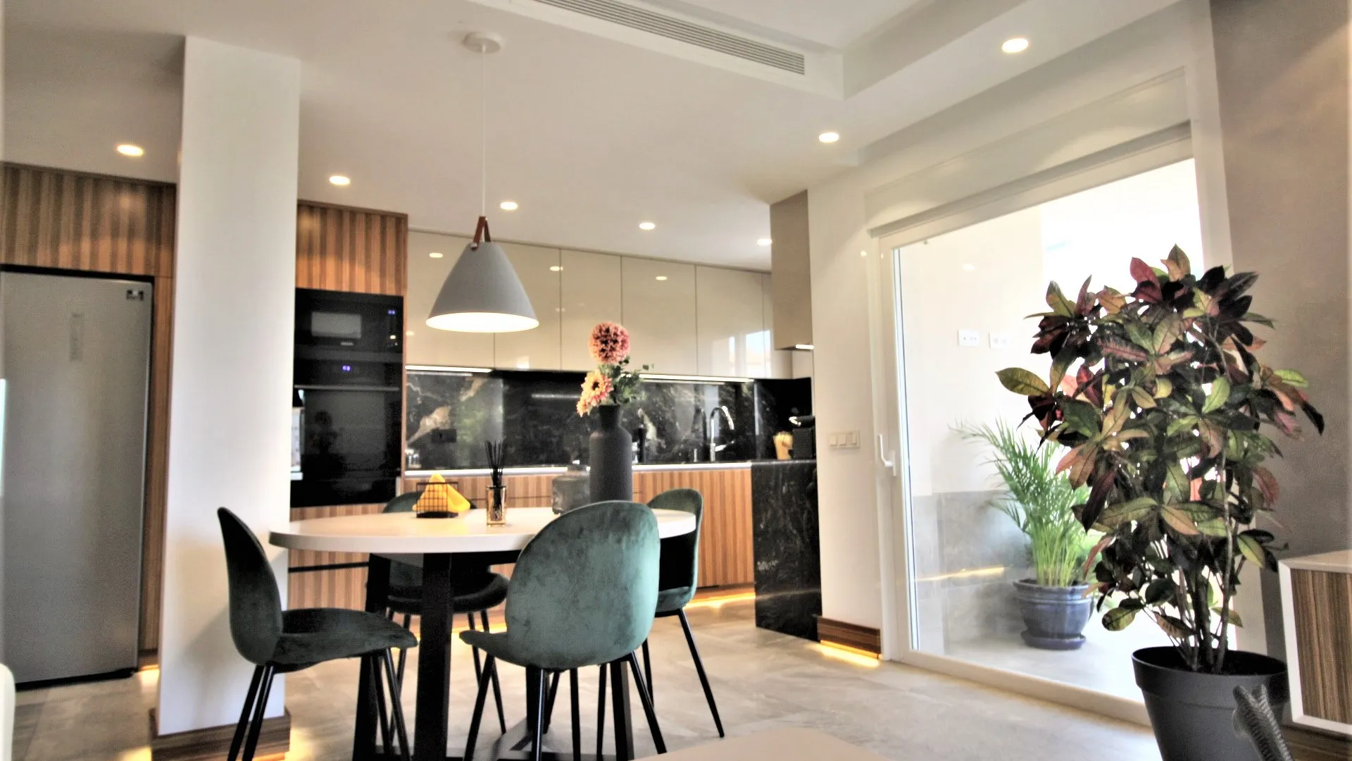 Apartamento en venta de 3 dormitorios en Estepona Puerto