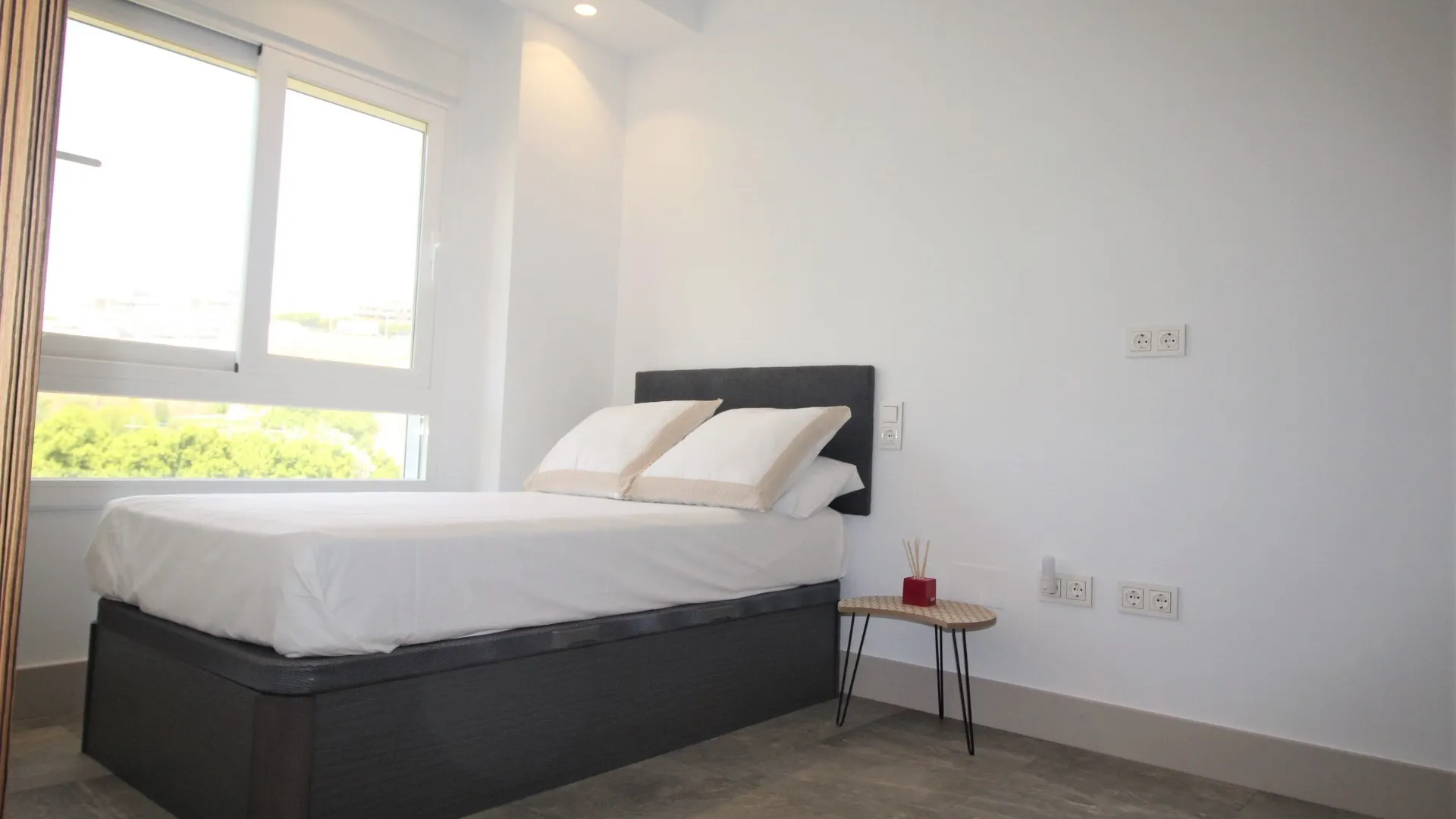 Apartamento en venta de 3 dormitorios en Estepona Puerto