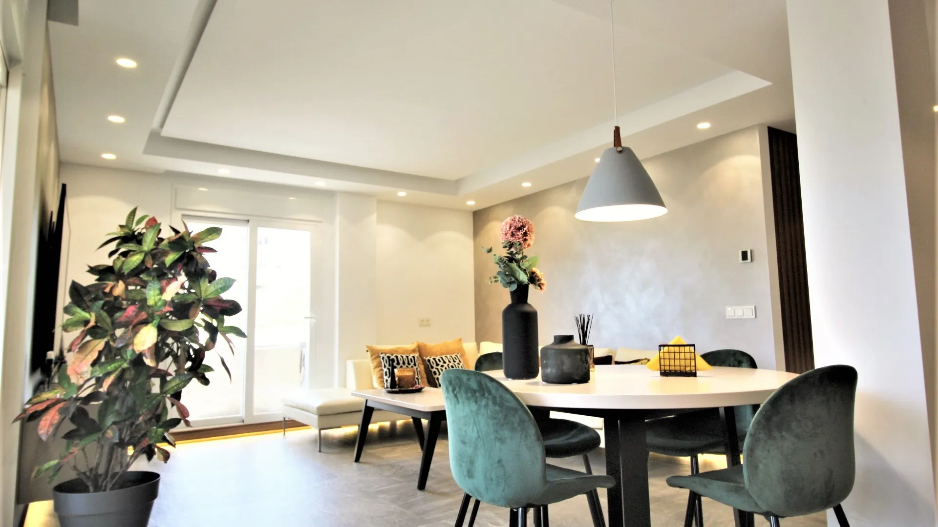 Apartamento en venta de 3 dormitorios en Estepona Puerto