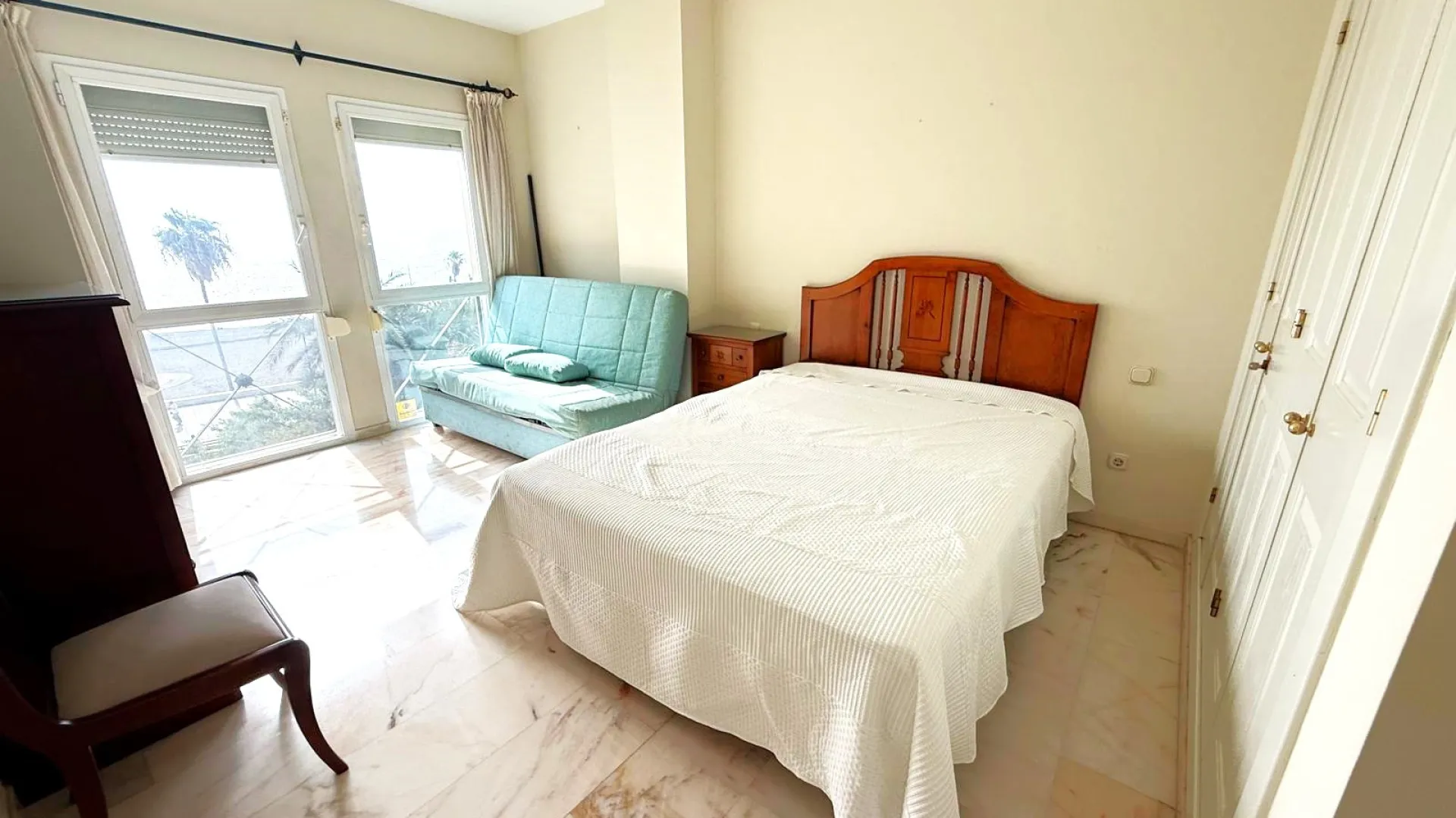 For sale apartment in Estepona Old Town with 3 bedrooms