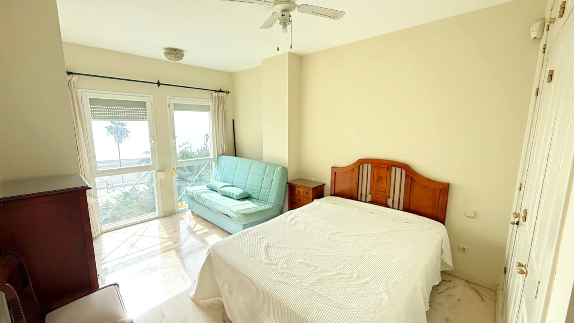 For sale apartment in Estepona Old Town with 3 bedrooms