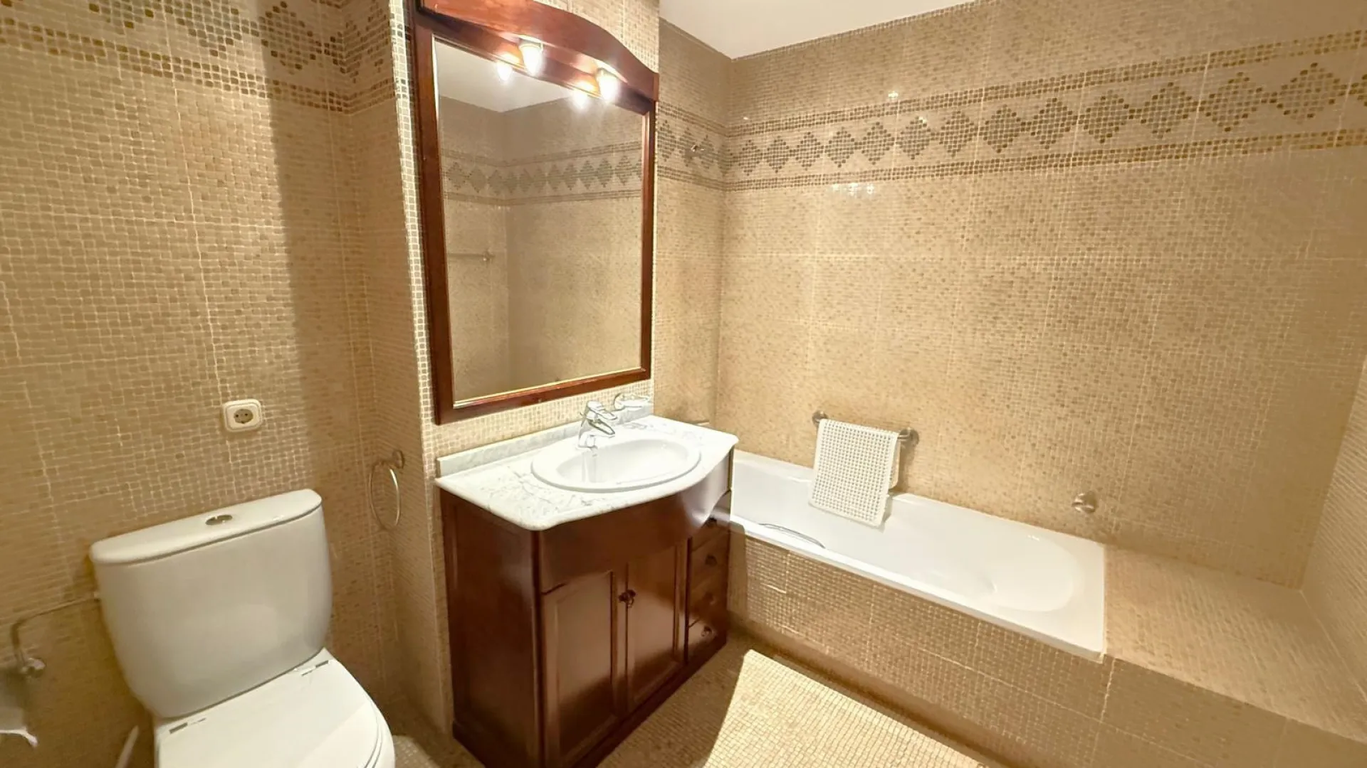 For sale apartment in Estepona Old Town with 3 bedrooms