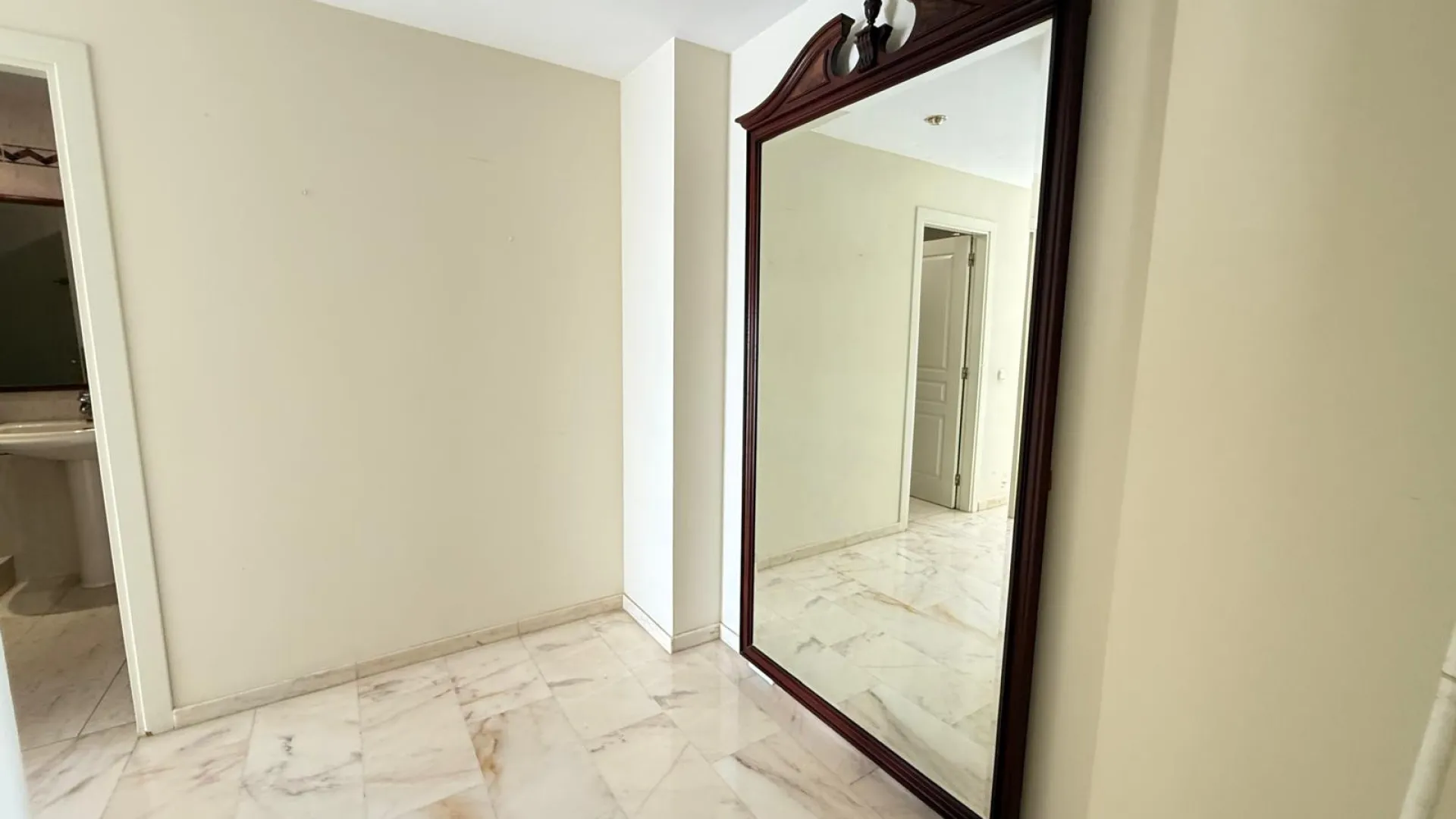 For sale apartment in Estepona Old Town with 3 bedrooms