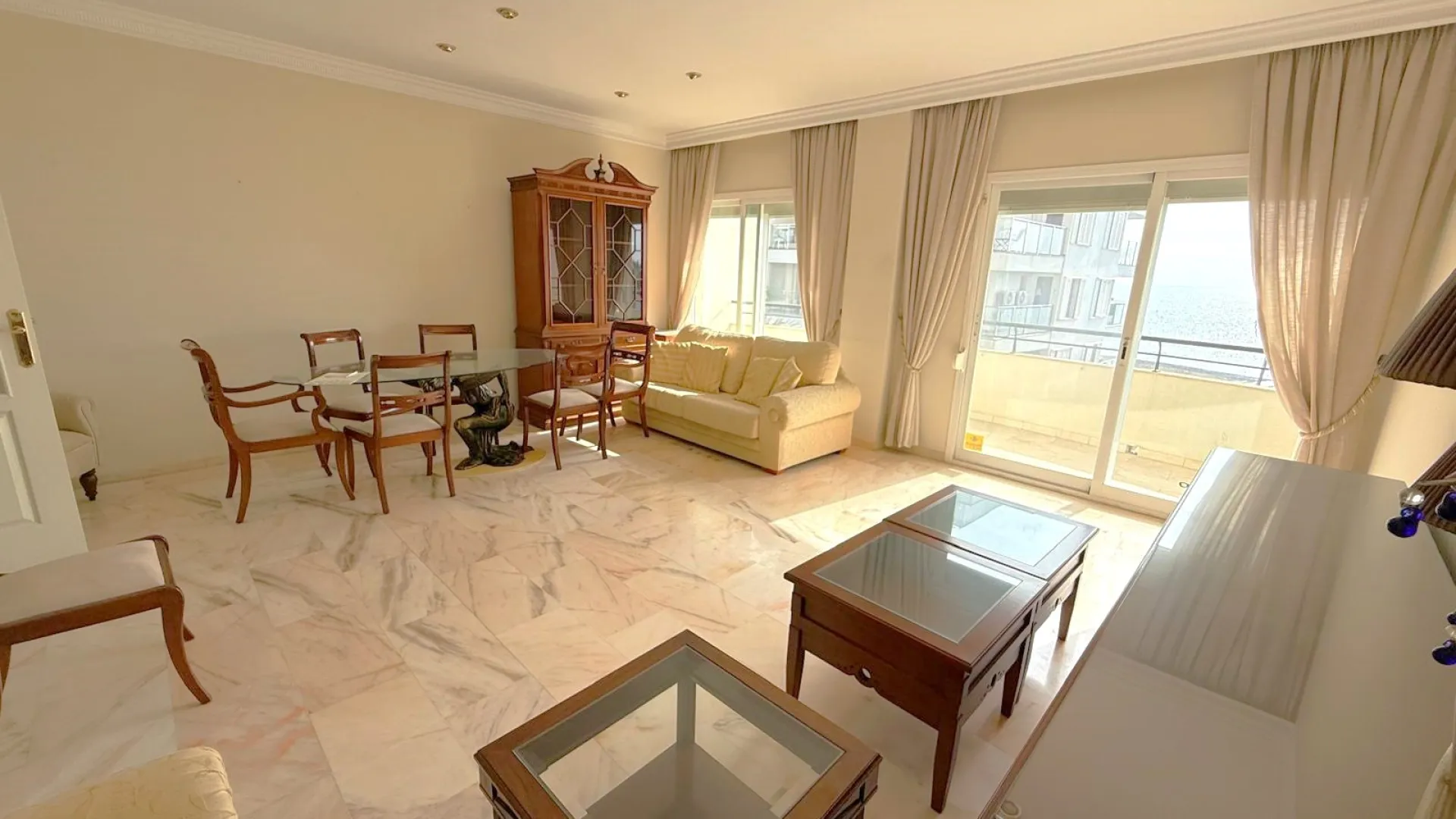 For sale apartment in Estepona Old Town with 3 bedrooms