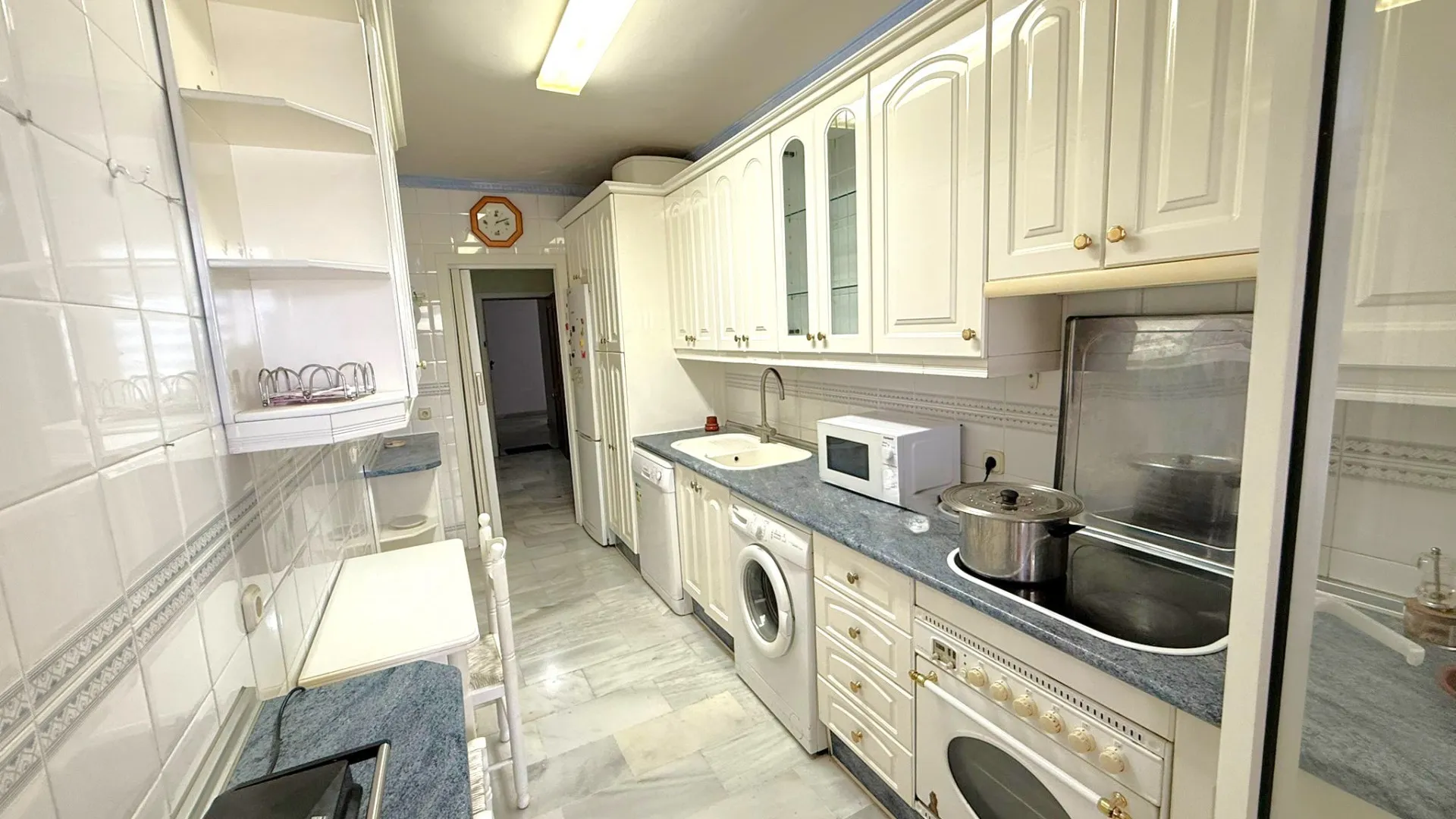 Buy apartment in Estepona Centre with 3 bedrooms