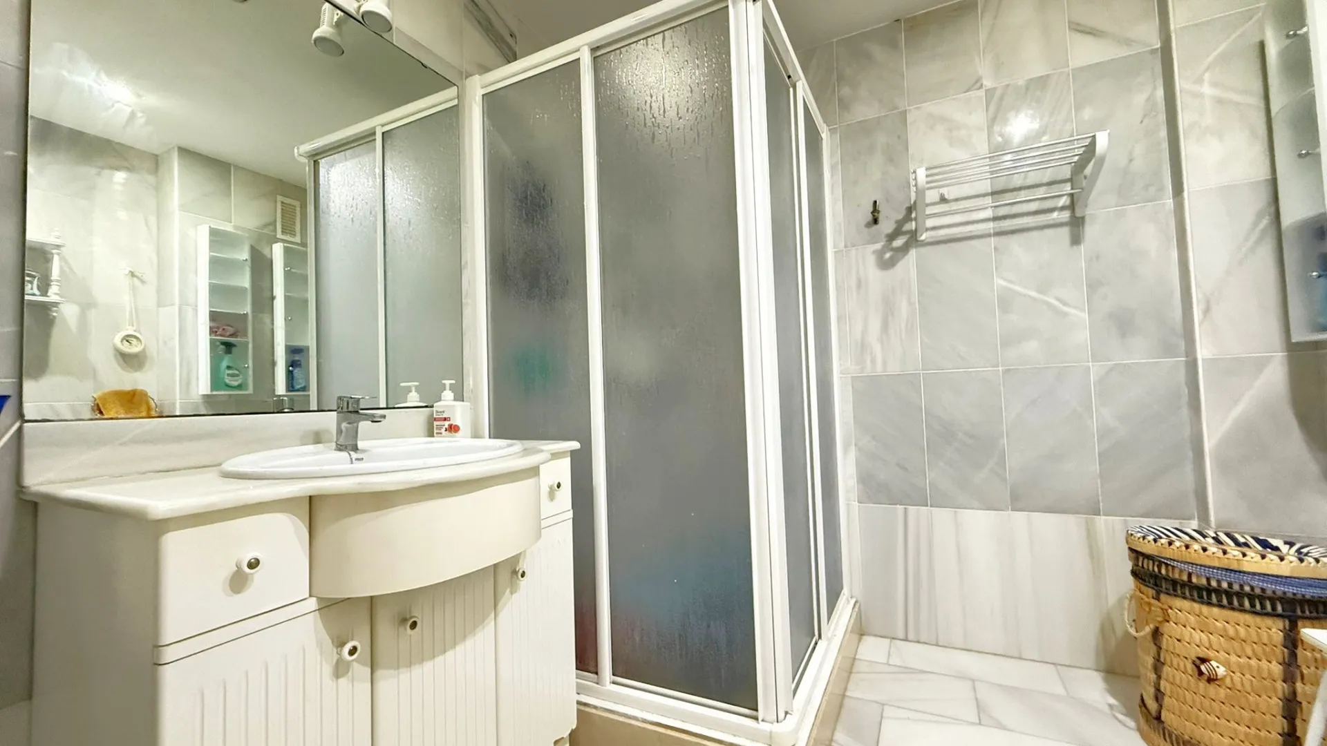 Buy apartment in Estepona Centre with 3 bedrooms