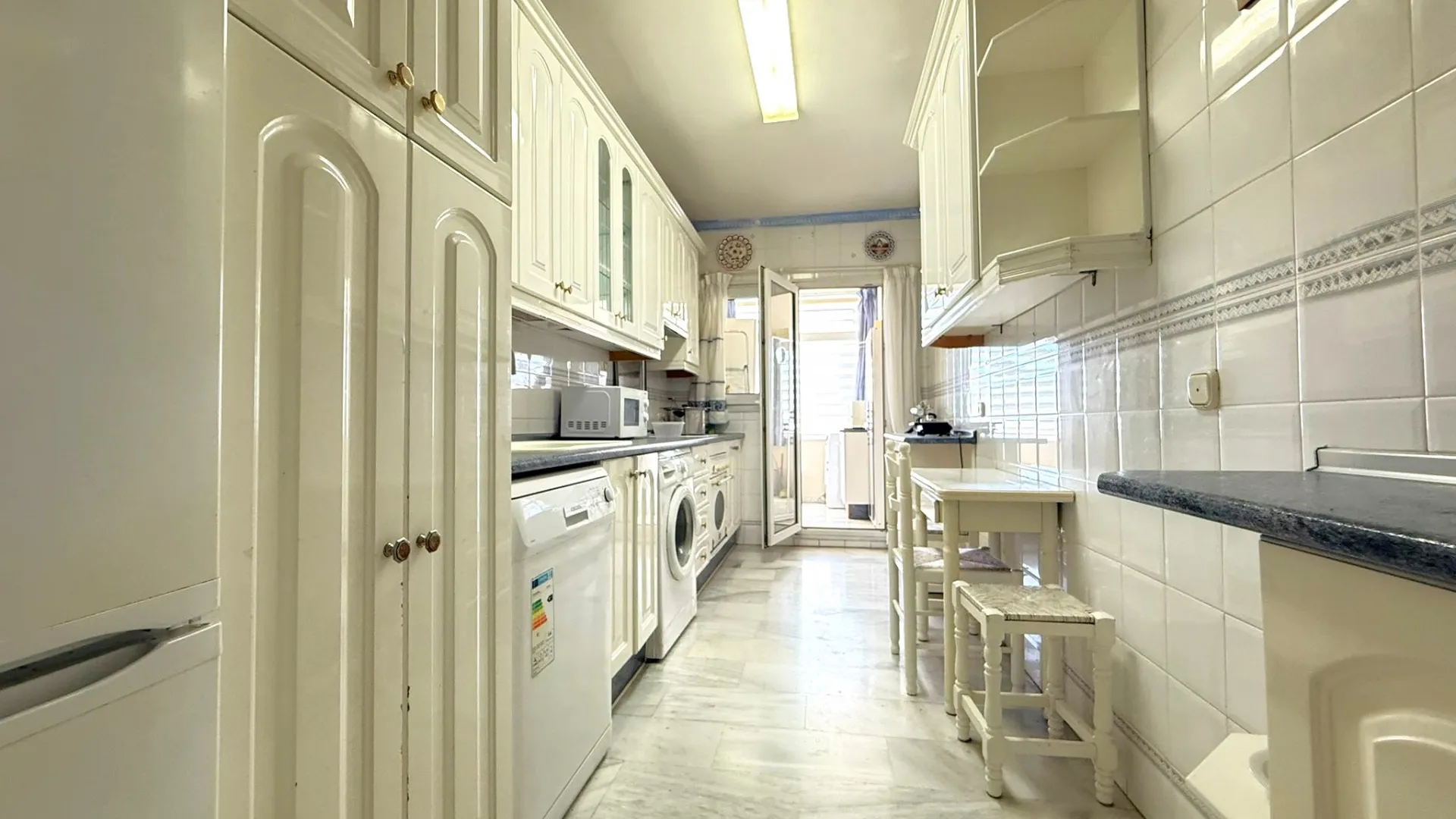 Buy apartment in Estepona Centre with 3 bedrooms