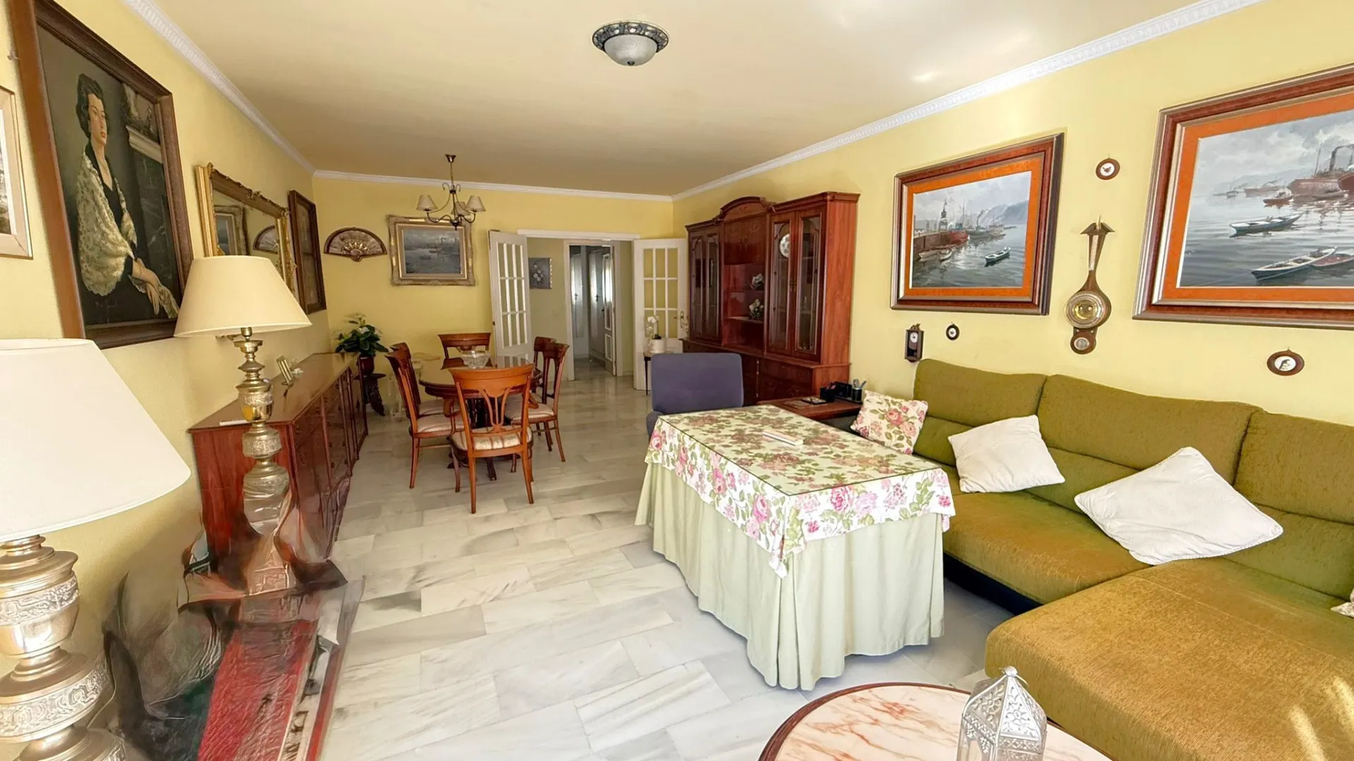 Buy apartment in Estepona Centre with 3 bedrooms