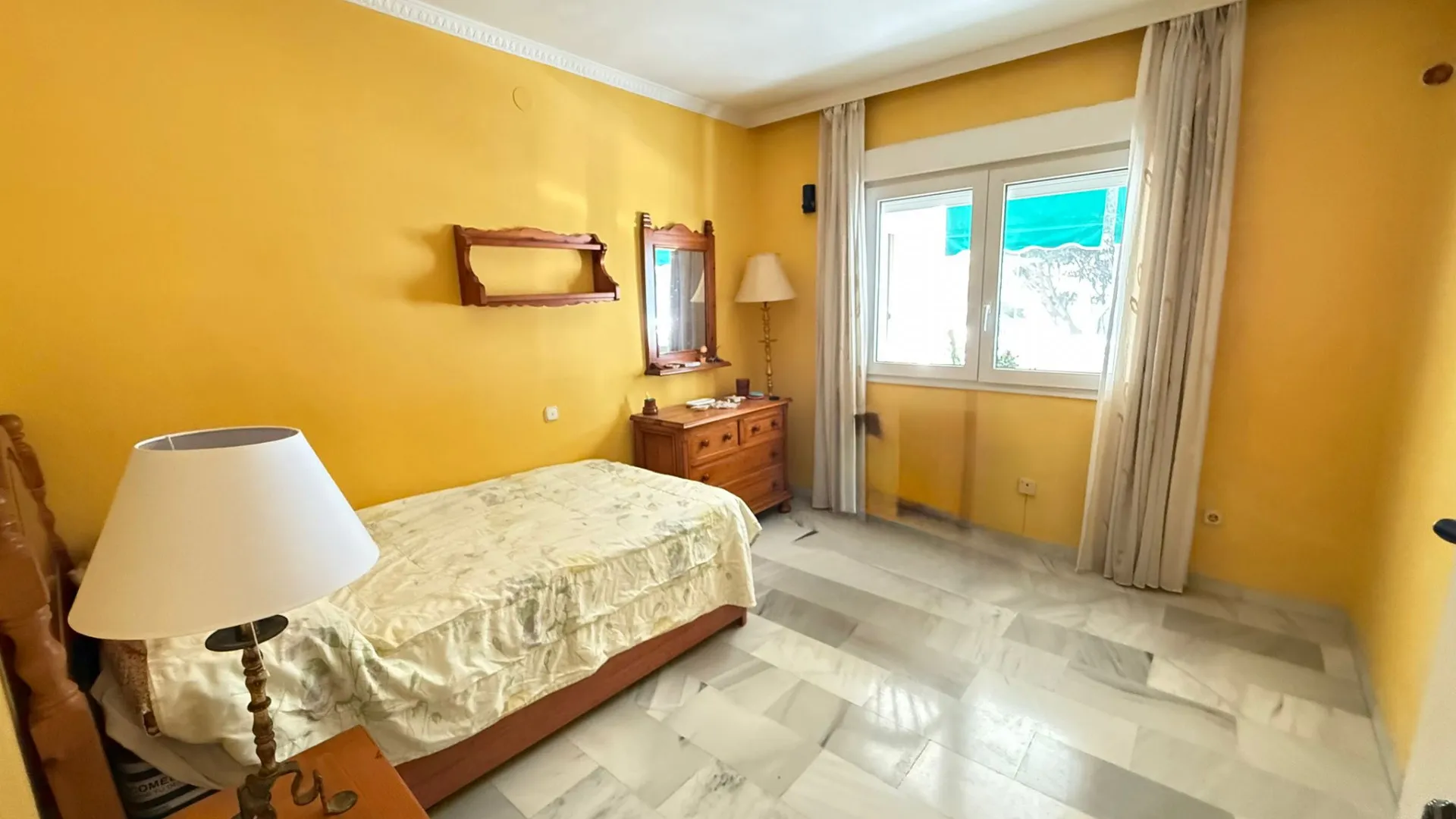Buy apartment in Estepona Centre with 3 bedrooms