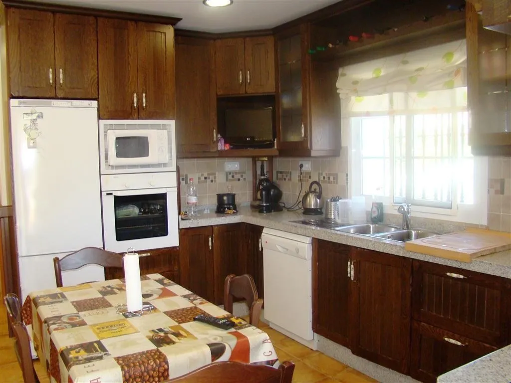 Buy villa in Estepona