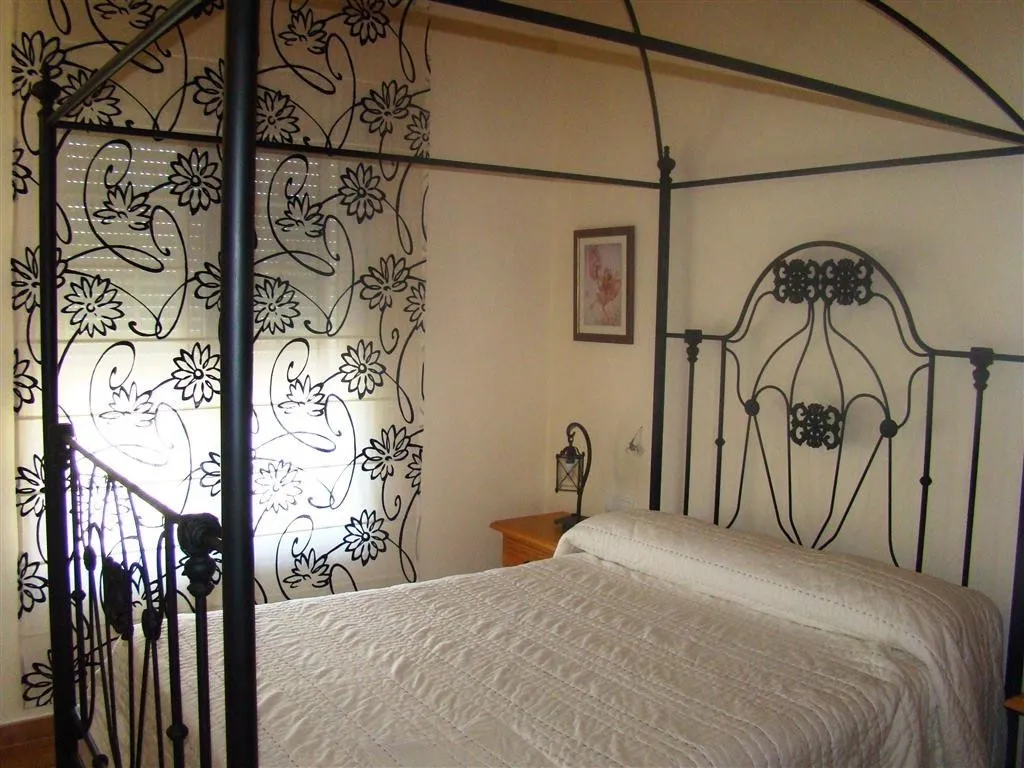 Buy villa in Estepona