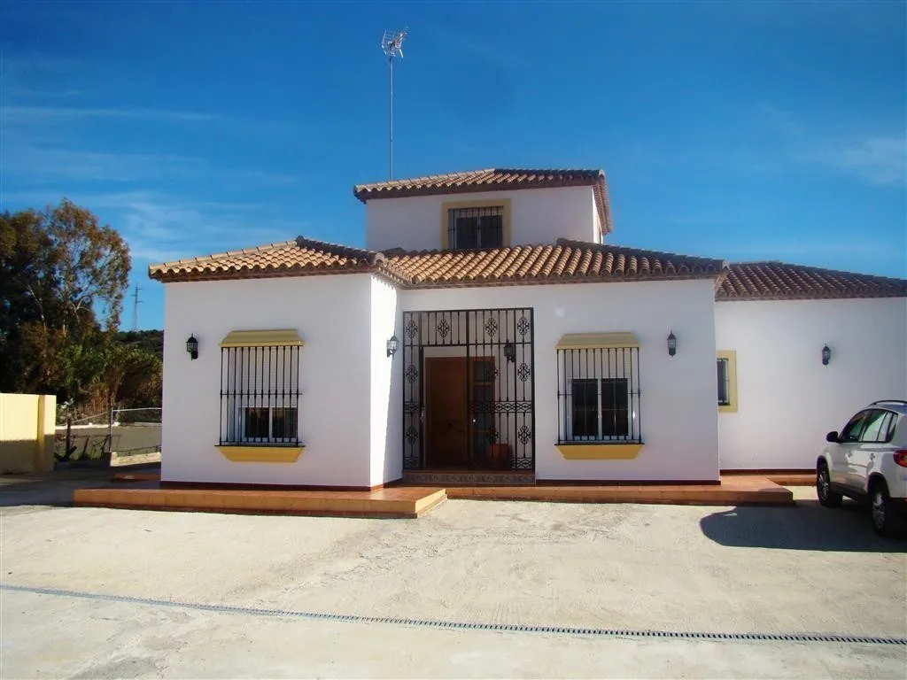 Buy villa in Estepona