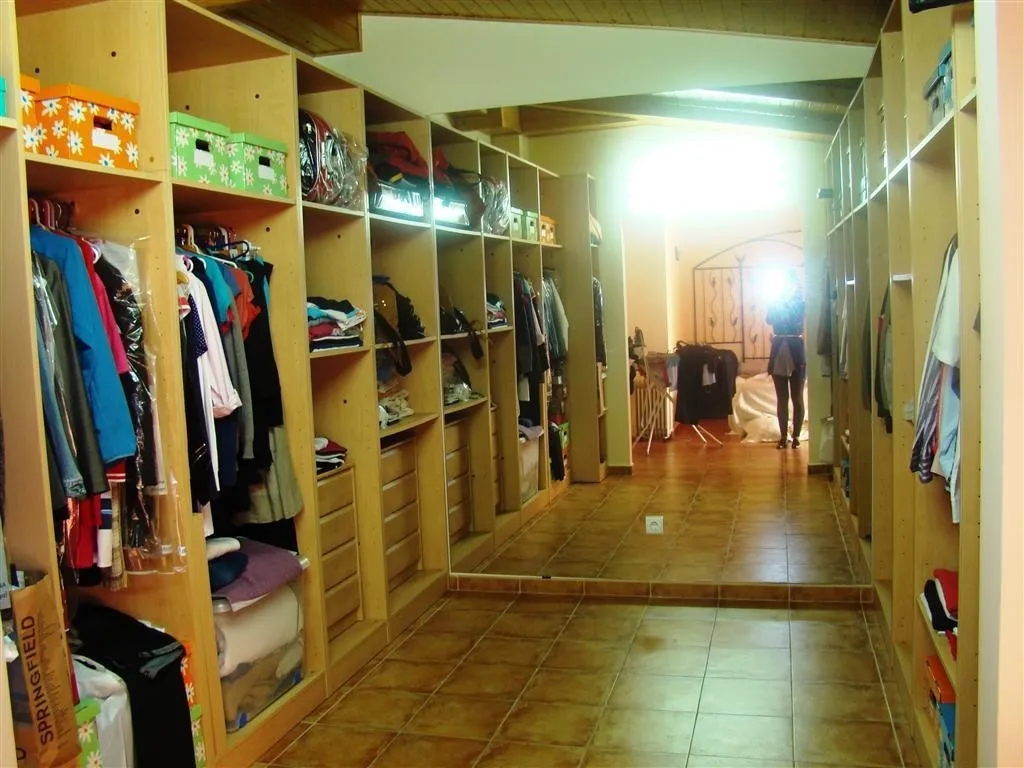 Buy villa in Estepona