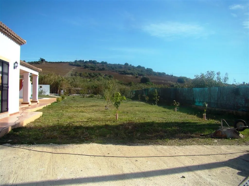 Buy villa in Estepona