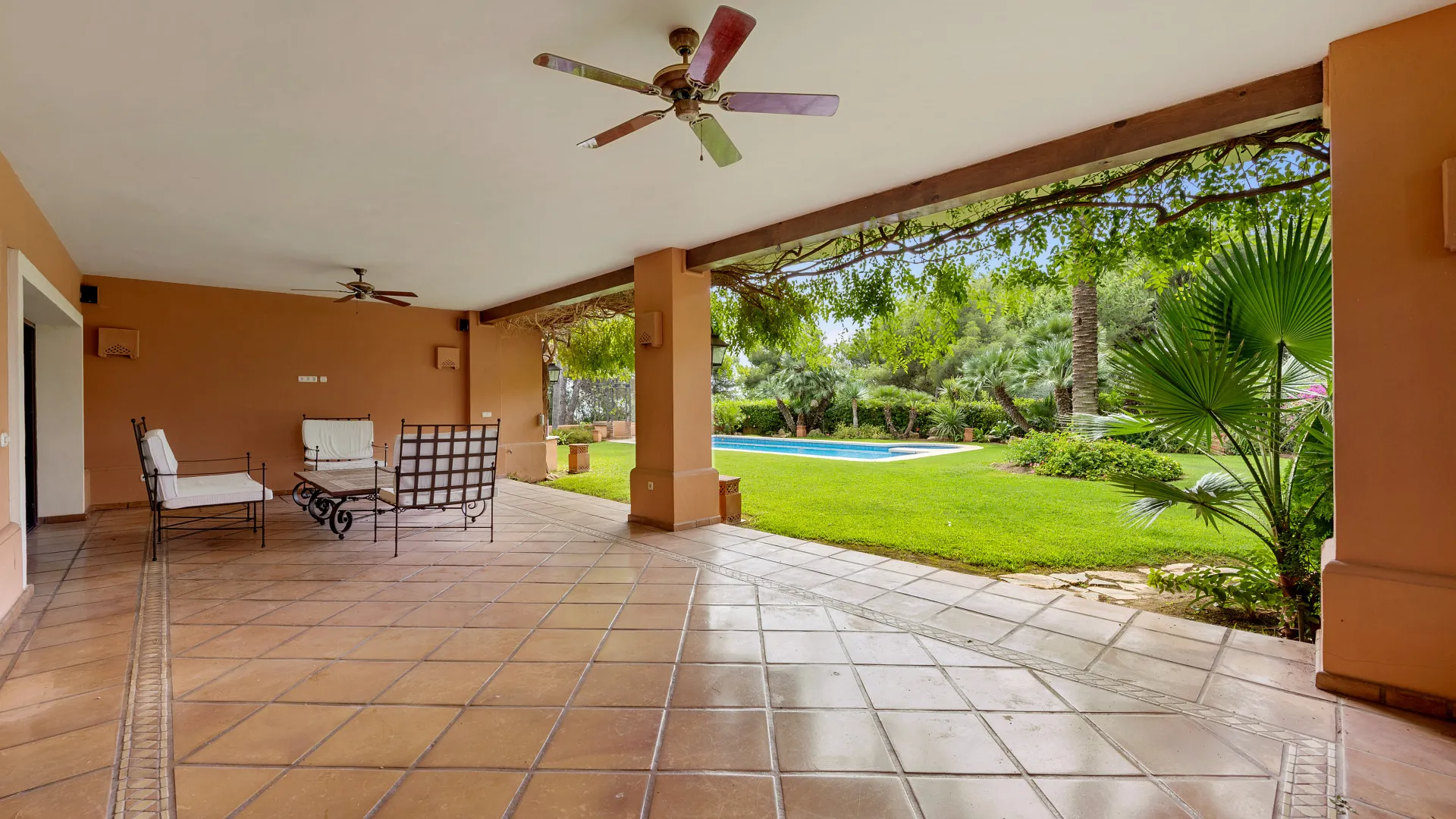 Comprar villa en Altos Reales con 4 dormitorios
