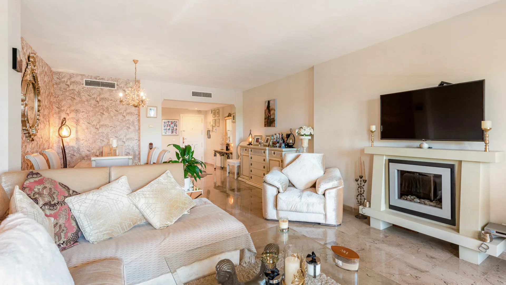 Se vende apartamento en Cumbres del Rodeo de 3 dormitorios