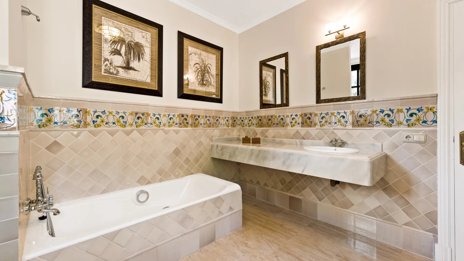 For sale 7 bedrooms villa in Marbella Club Golf Resort