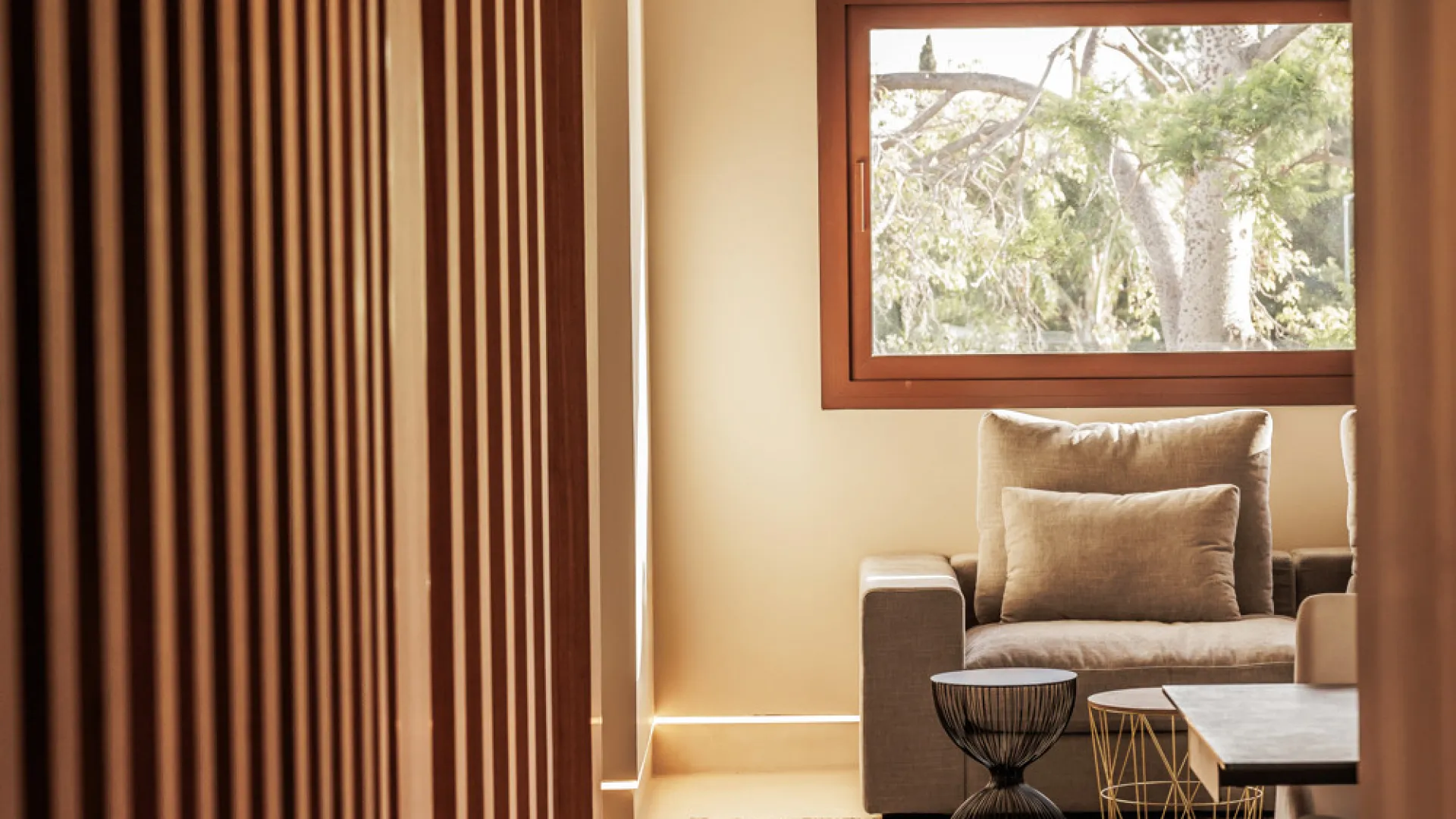 Buy villa with 5 bedrooms in Marbella Golden Mile