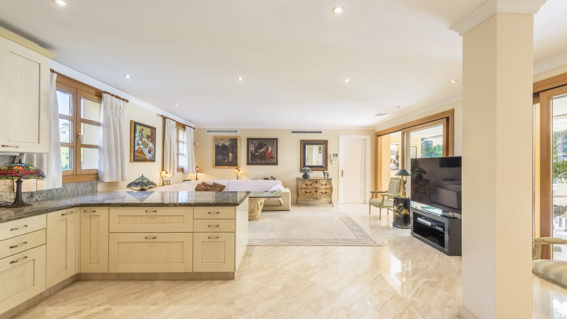 Se vende villa en Las Brisas