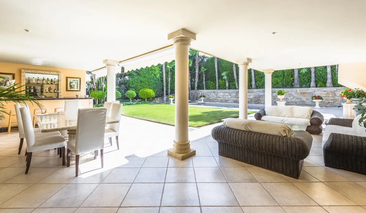 Se vende villa en Las Brisas