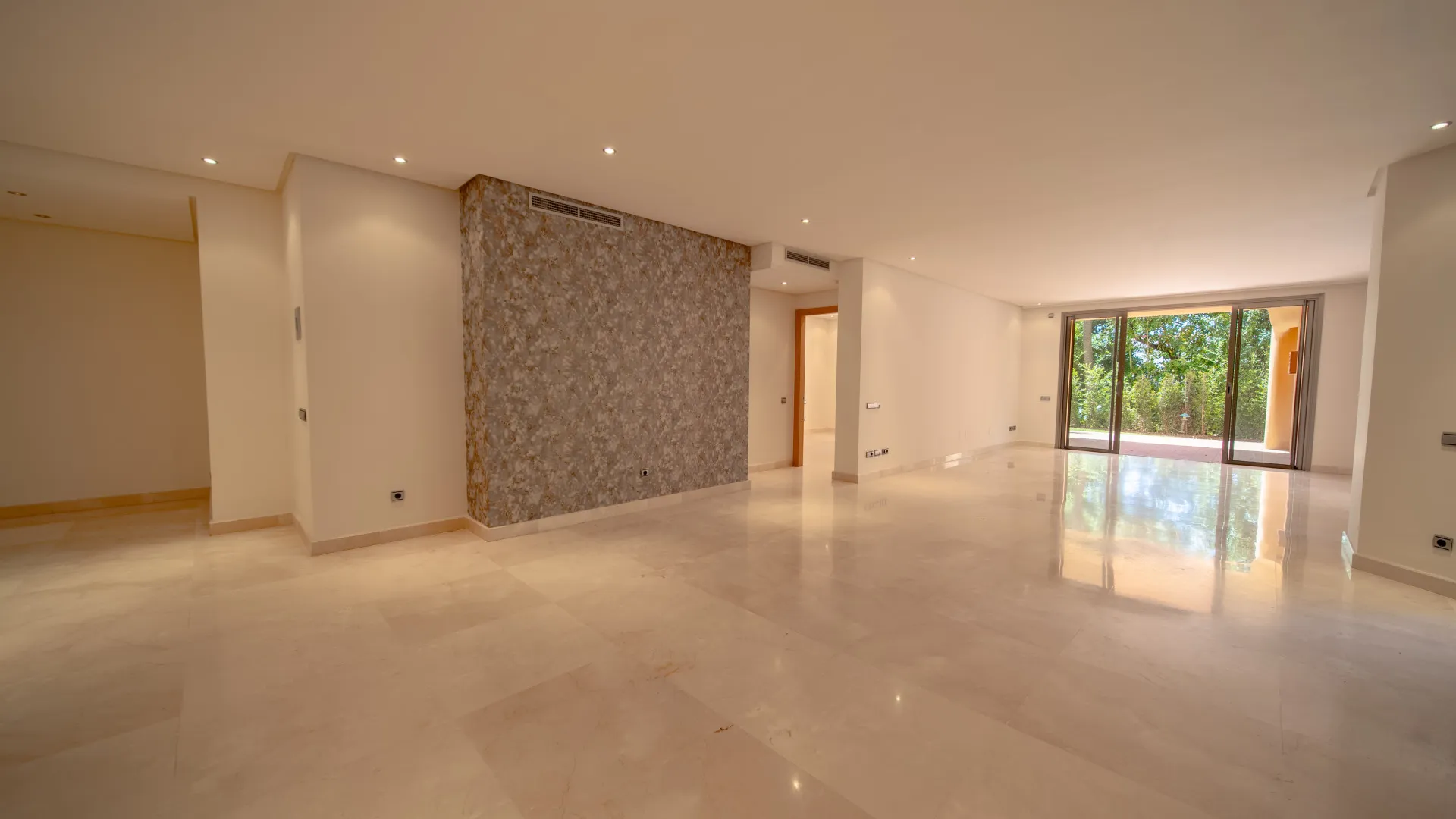 2 bedrooms apartment for sale in Mansion Club