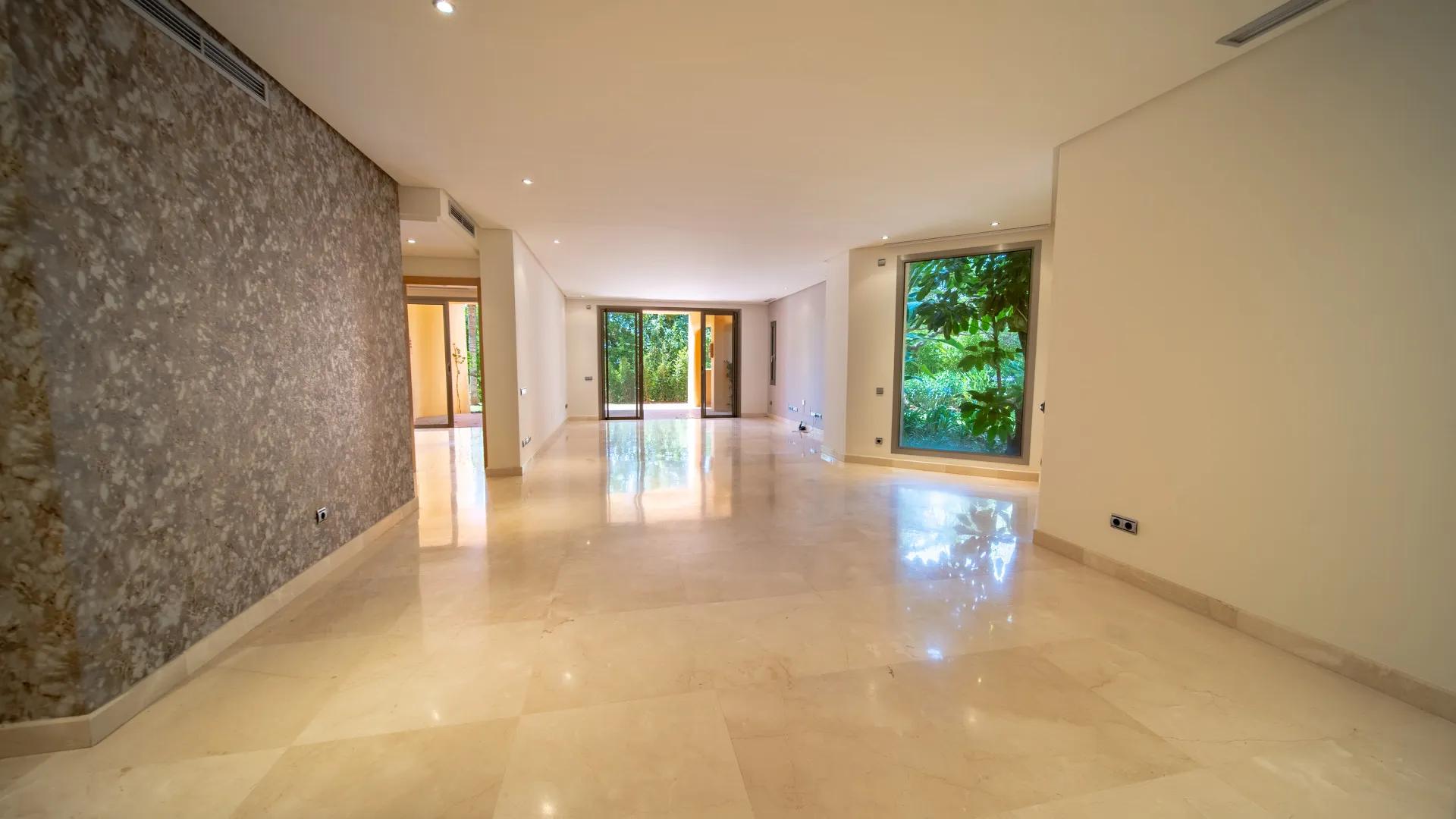 2 bedrooms apartment for sale in Mansion Club