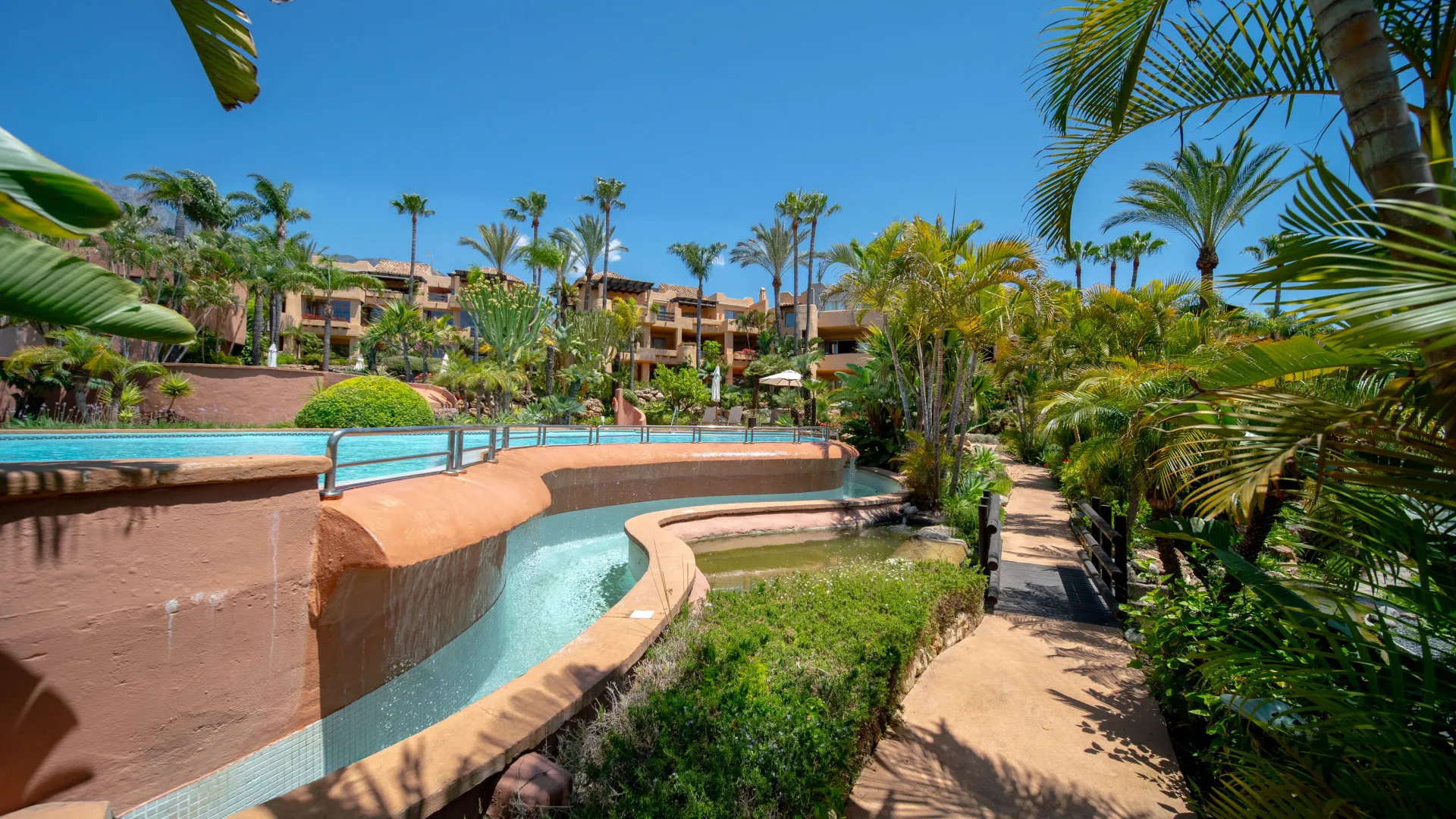 2 bedrooms apartment for sale in Mansion Club