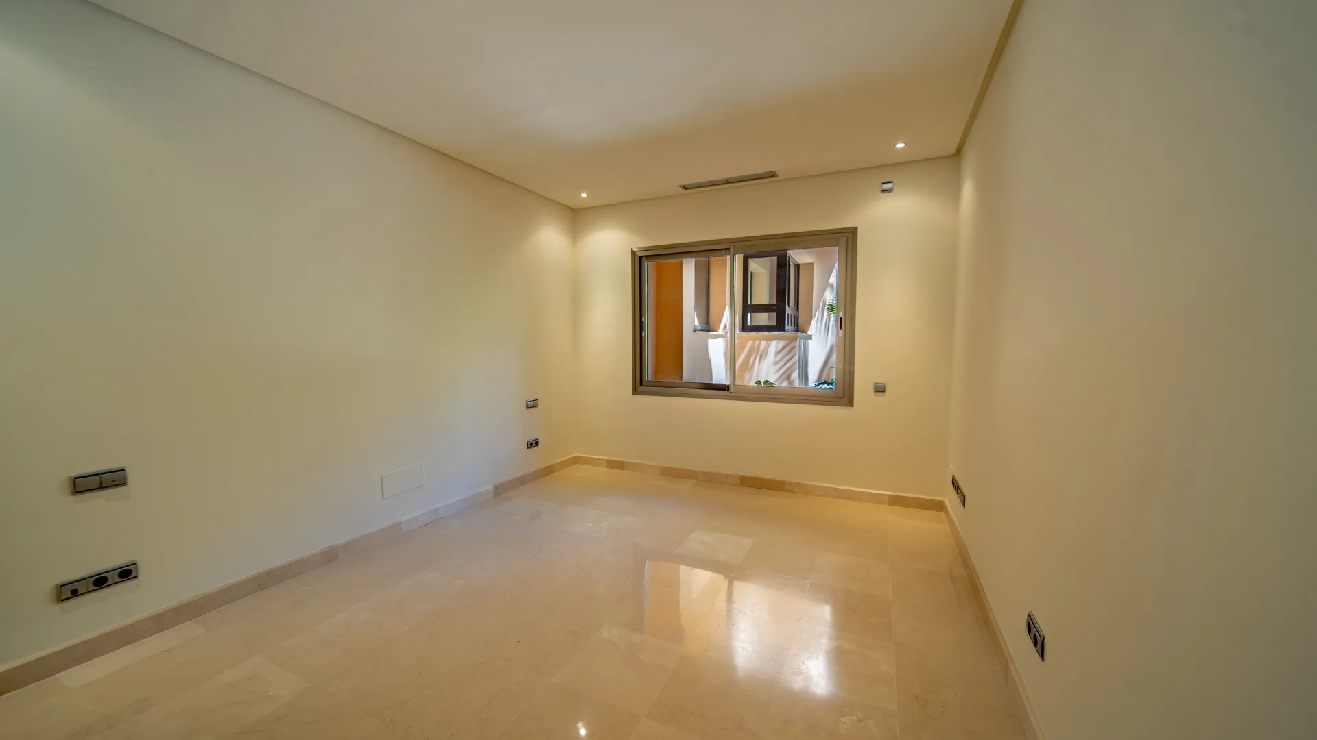 2 bedrooms apartment for sale in Mansion Club