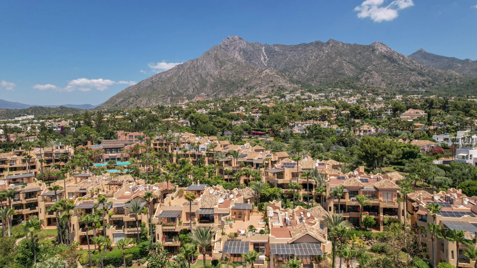 2 bedrooms apartment for sale in Mansion Club
