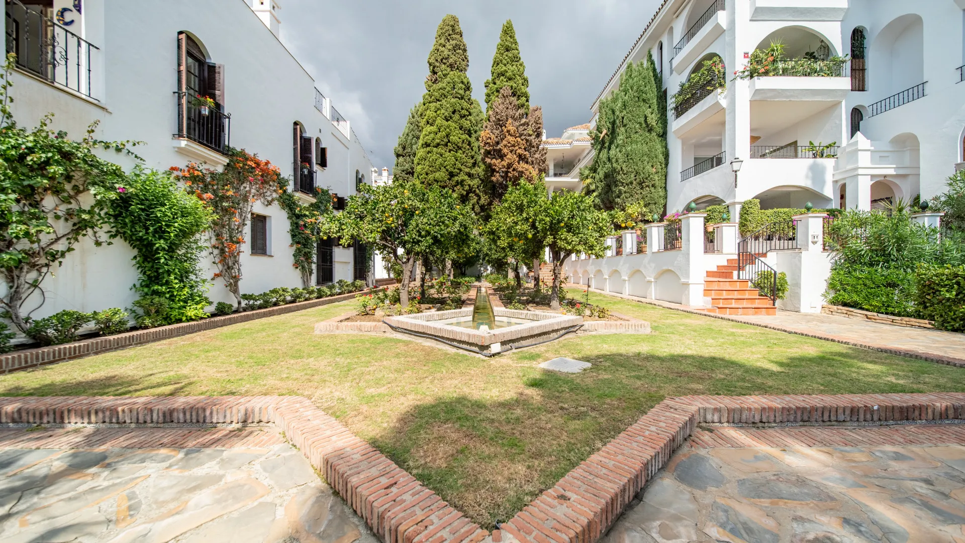 For sale Señorio de Marbella ground floor apartment with 3 bedrooms