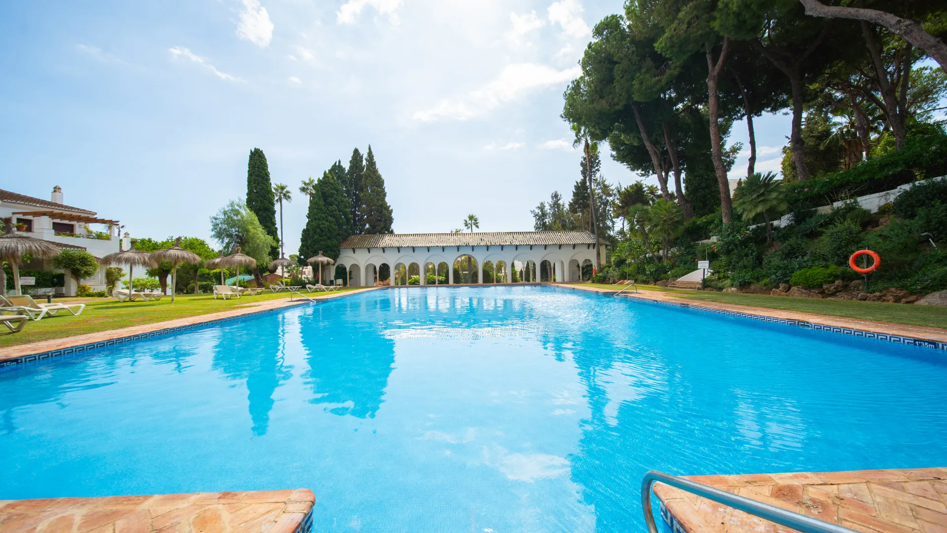 For sale Señorio de Marbella ground floor apartment with 3 bedrooms