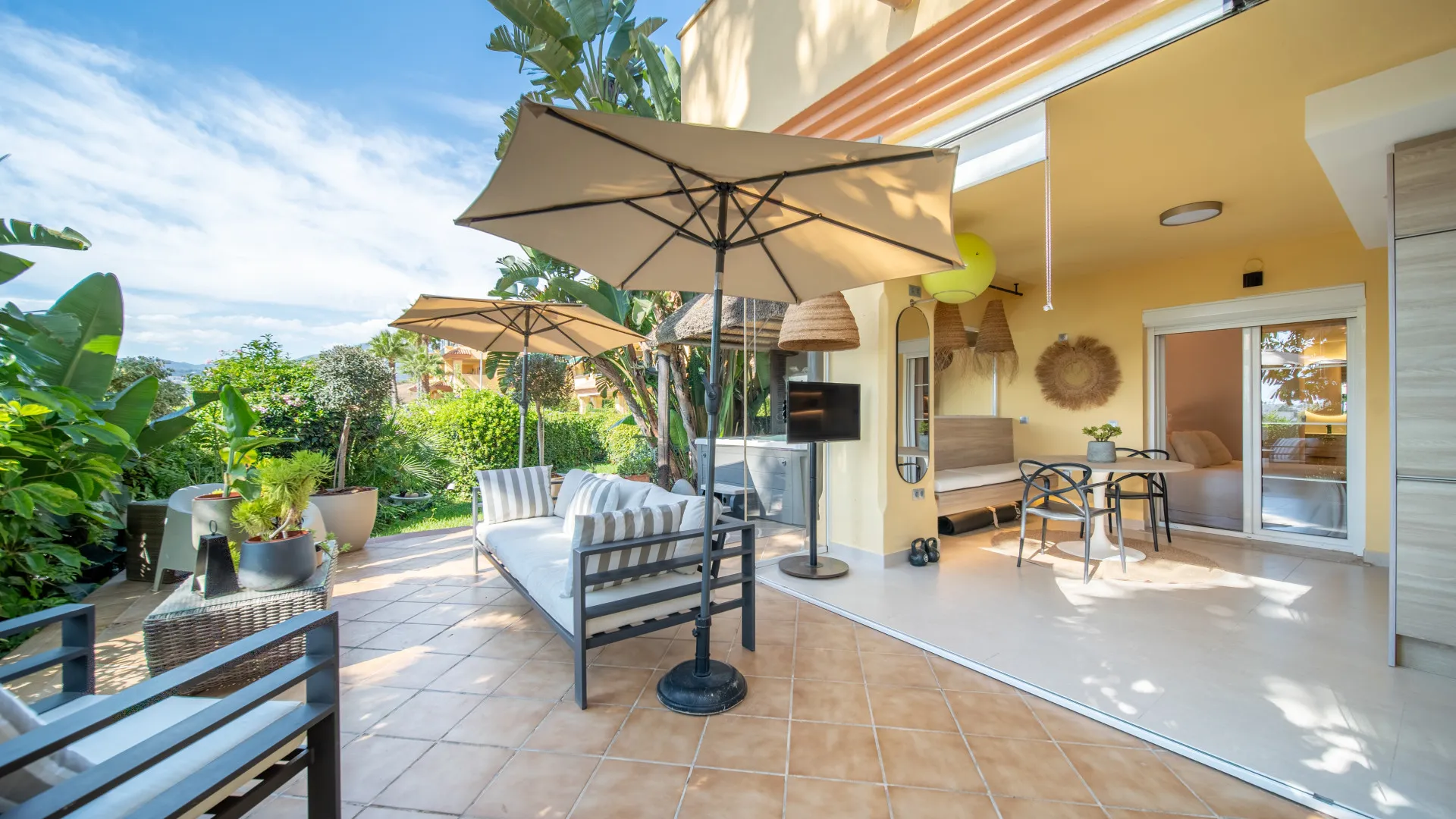 Apartamento planta baja de 3 dormitorios en venta en Cumbres del Rodeo