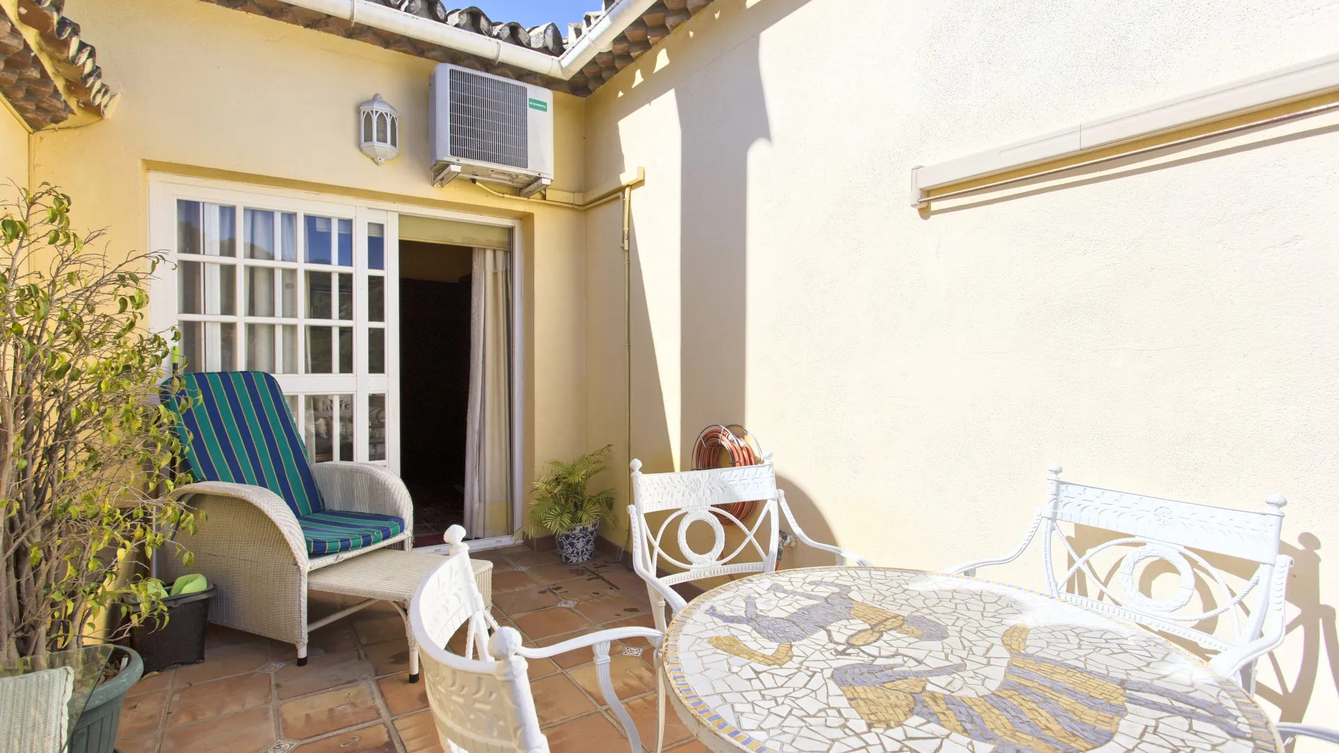 3 bedrooms town house for sale in Benahavis Centro