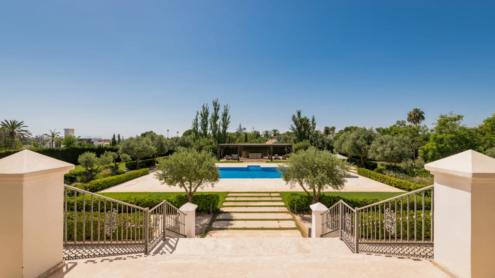 Comprar villa de 6 dormitorios en Valle del Sol