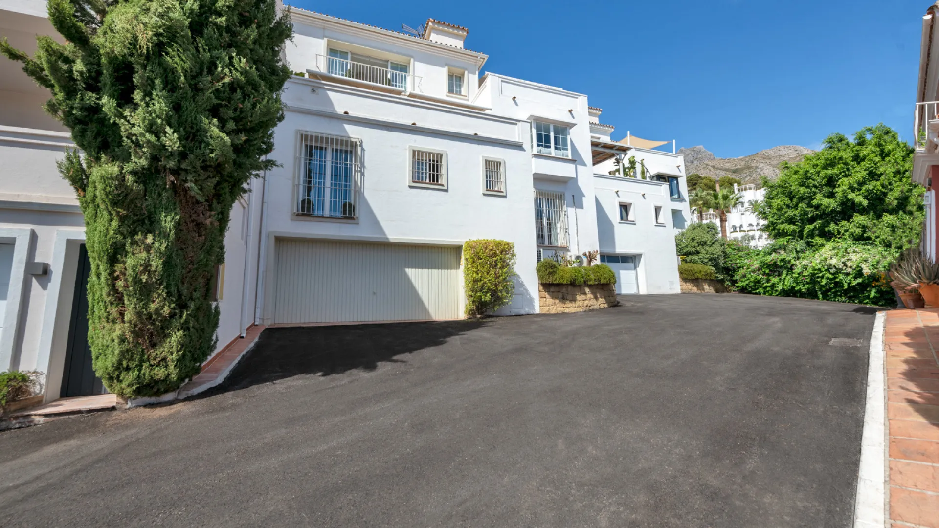 For sale Marbella Hill Club semi detached villa with 4 bedrooms