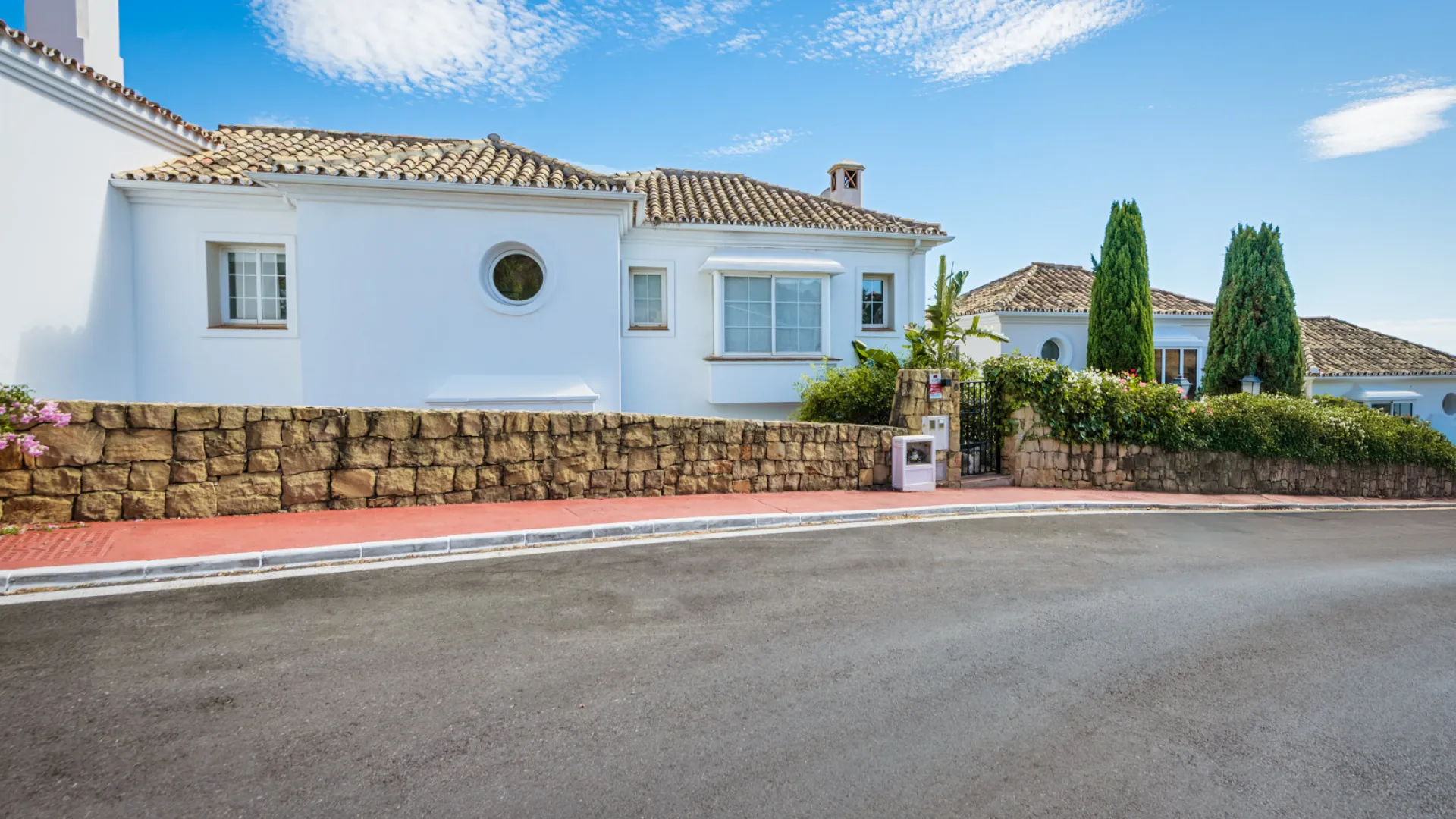 For sale Marbella Hill Club semi detached villa with 4 bedrooms