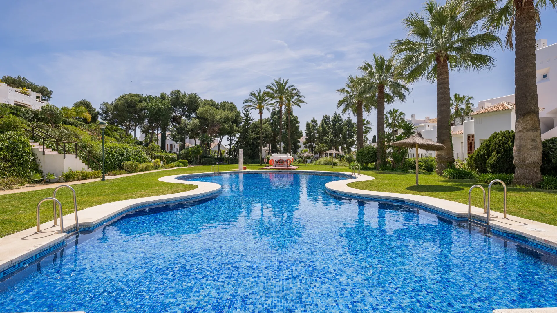 Comprar apartamento con 3 dormitorios en Los Monteros Palm Beach
