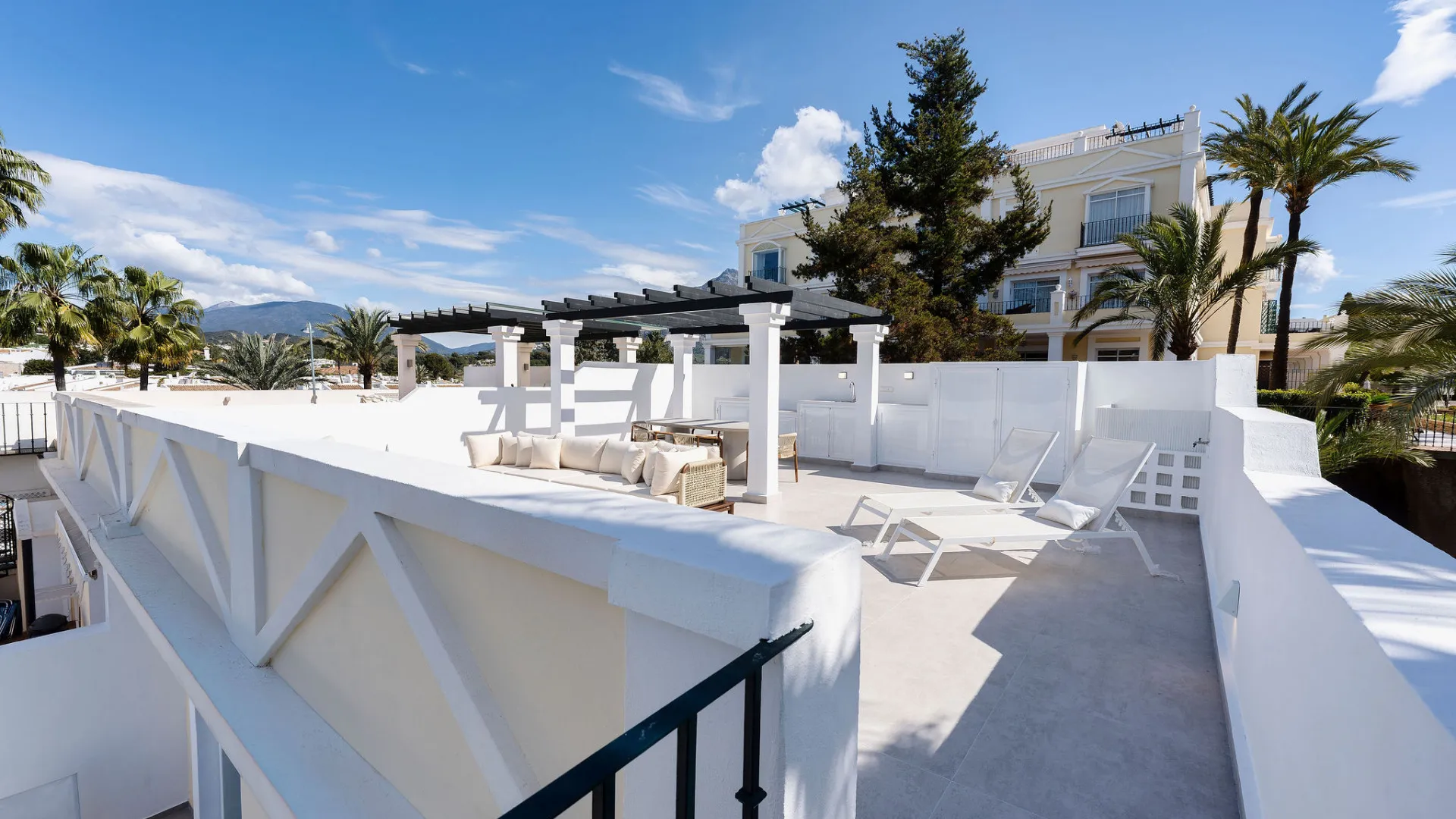 For sale apartment in Aloha Gardens