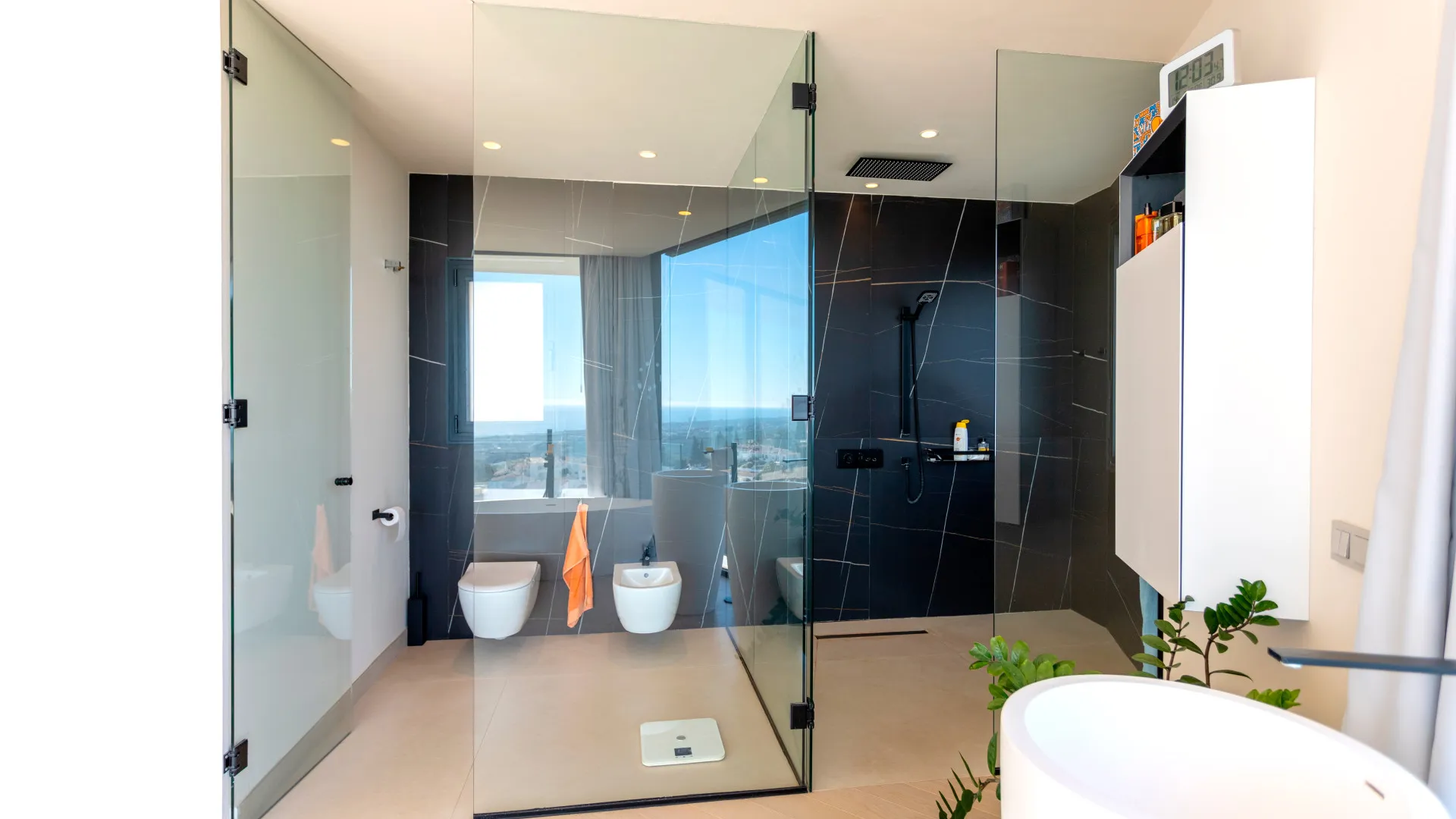 Villa for sale in Los Altos de los Monteros