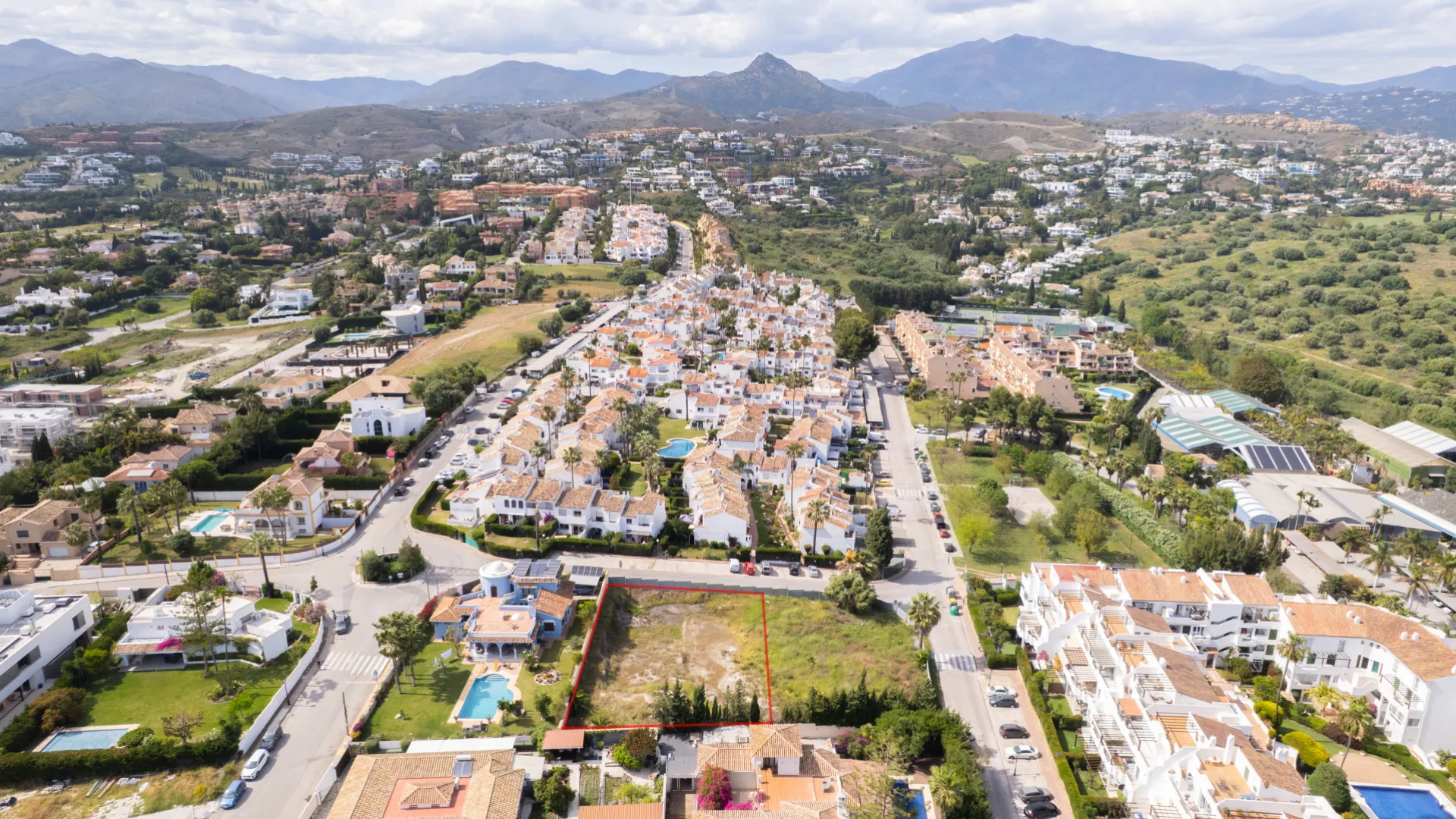 Parcela en venta con 5 dormitorios en Bel Air