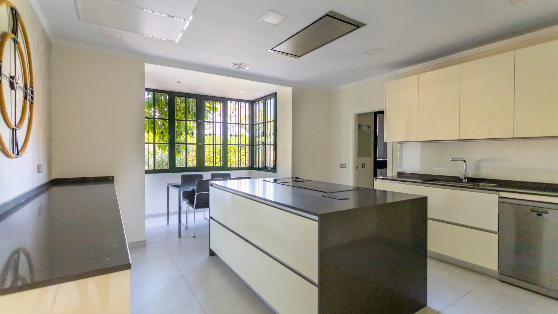 Comprar villa en Casasola