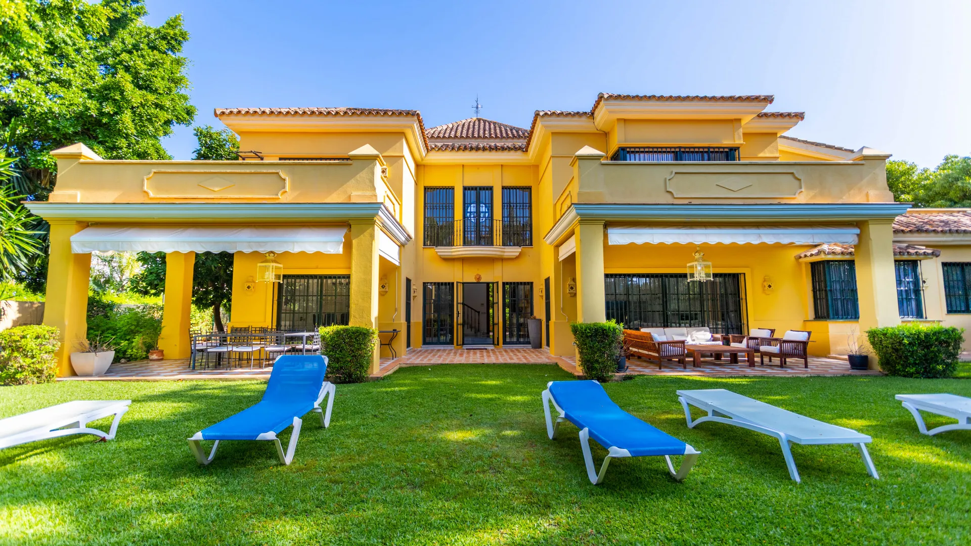 Comprar villa en Casasola
