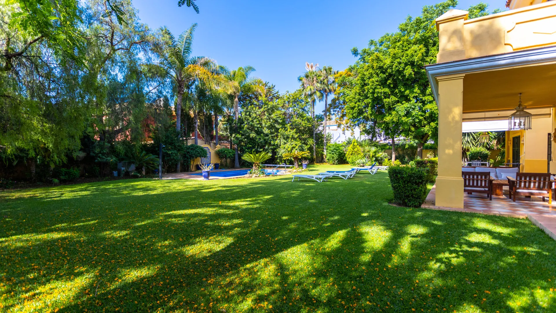 Comprar villa en Casasola