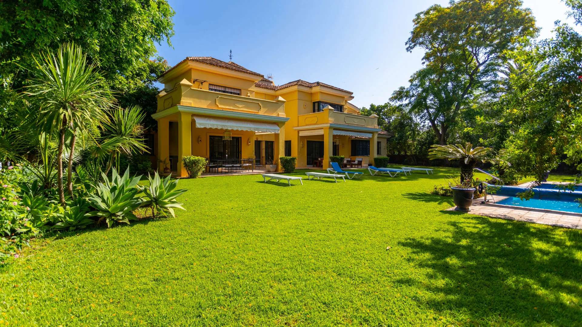 Comprar villa en Casasola