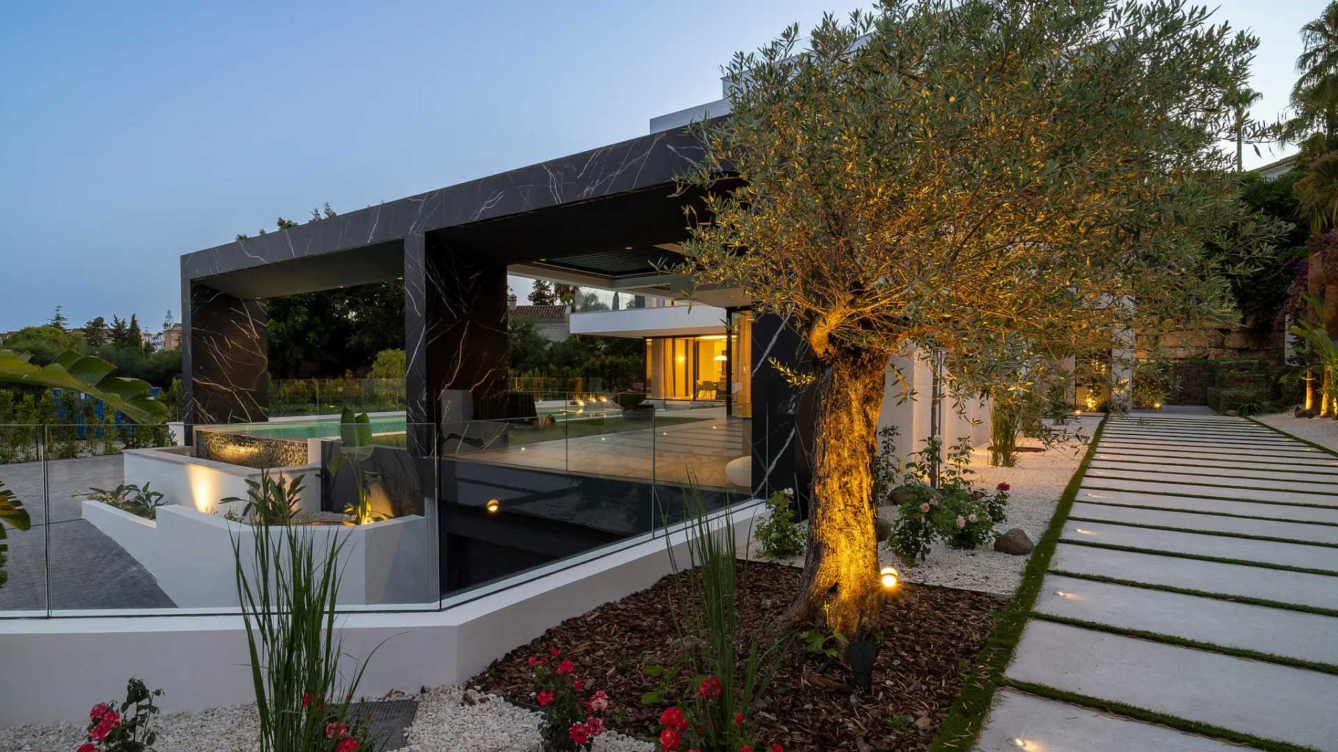 For sale Paraiso Alto villa with 6 bedrooms