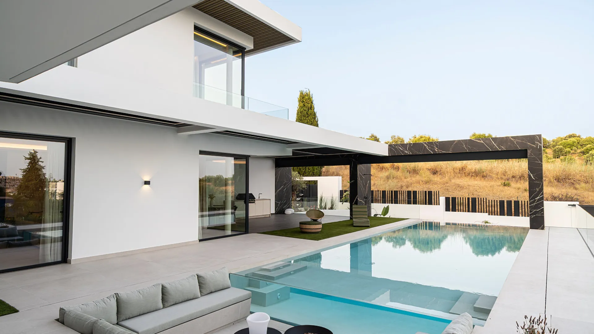 For sale Paraiso Alto villa with 6 bedrooms
